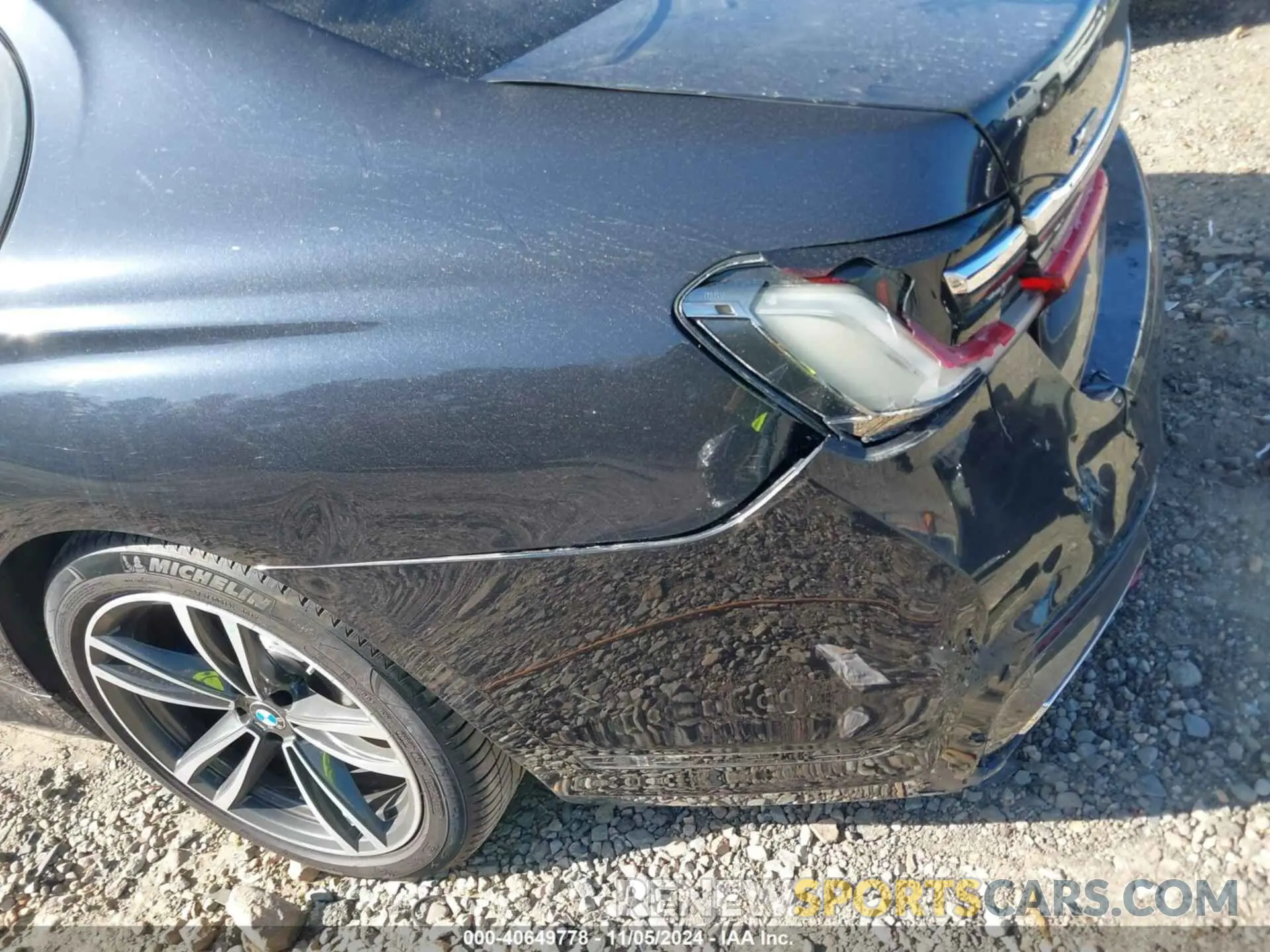 19 Photograph of a damaged car WBA7U2C00LGM27424 BMW 750I 2020