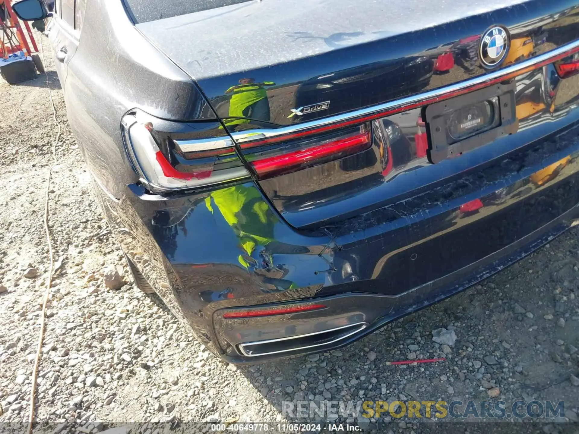 6 Photograph of a damaged car WBA7U2C00LGM27424 BMW 750I 2020