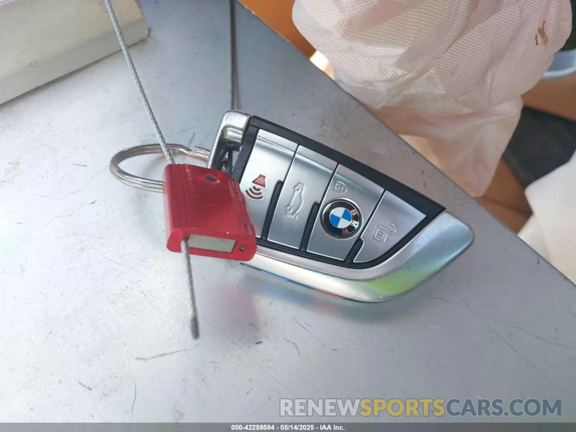 11 Photograph of a damaged car WBA7U2C02LGJ59766 BMW 750I 2020