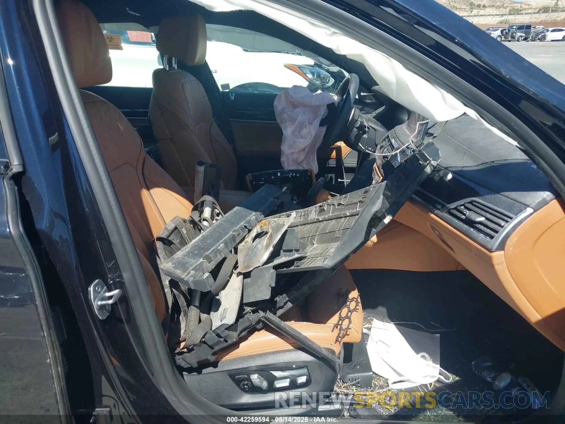 5 Photograph of a damaged car WBA7U2C02LGJ59766 BMW 750I 2020