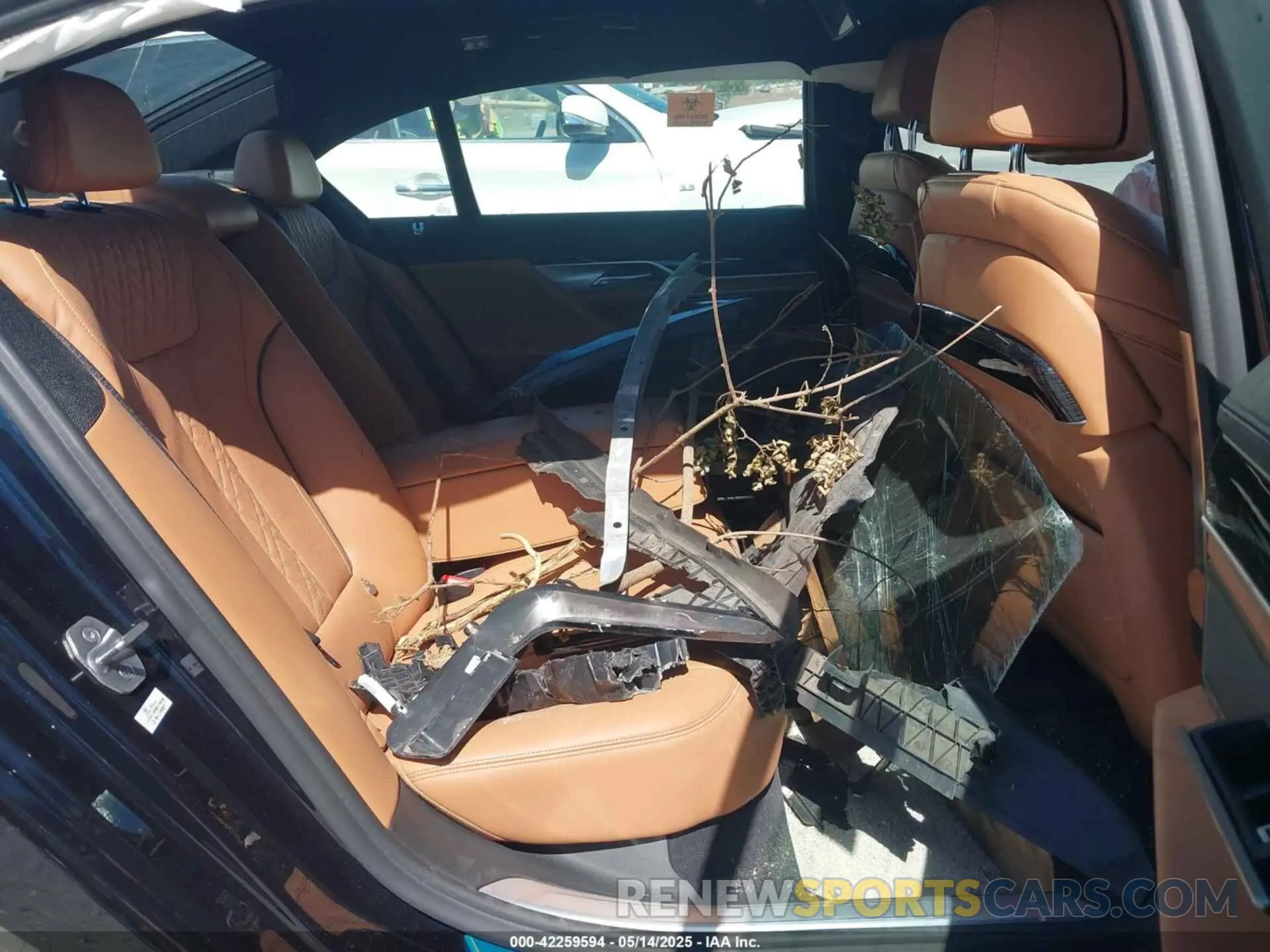8 Photograph of a damaged car WBA7U2C02LGJ59766 BMW 750I 2020