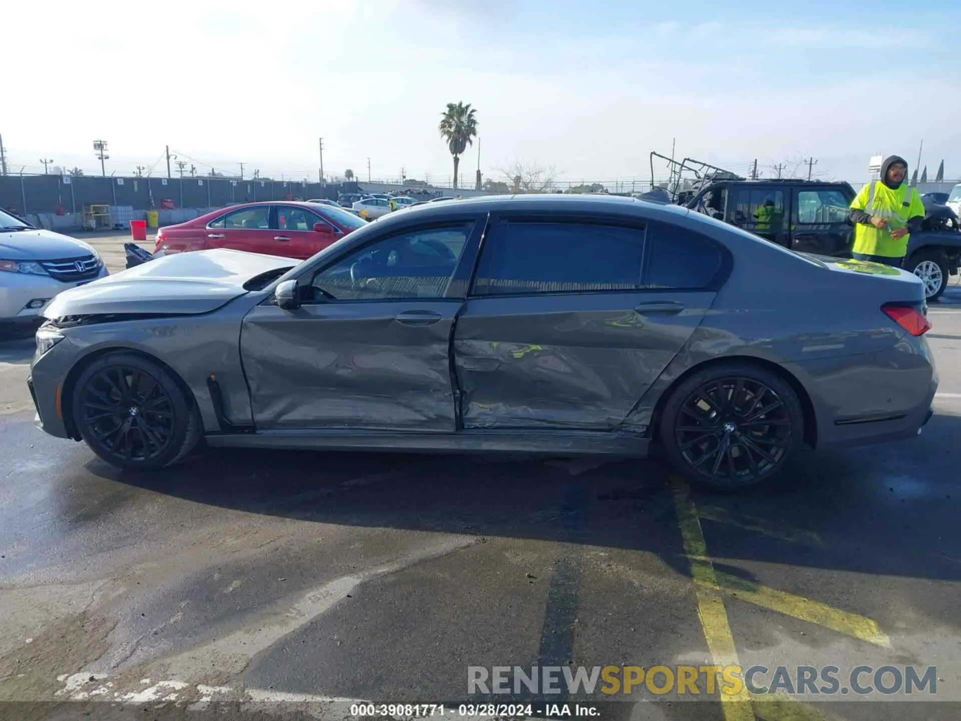 13 Photograph of a damaged car WBA7U2C04MCF84305 BMW 750I 2021