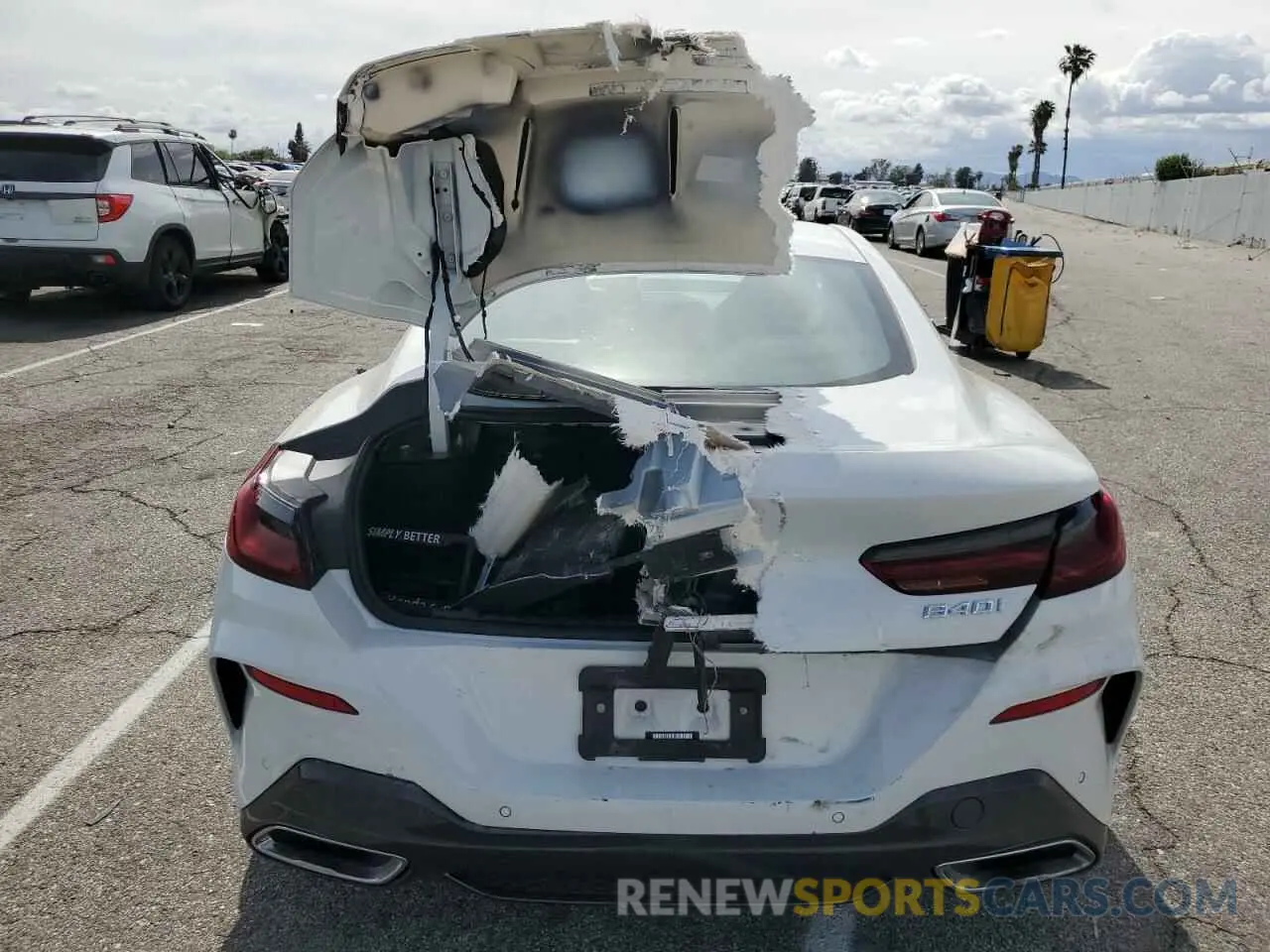6 Photograph of a damaged car WBAAE2C09NCK22150 BMW 8 SERIES 2022