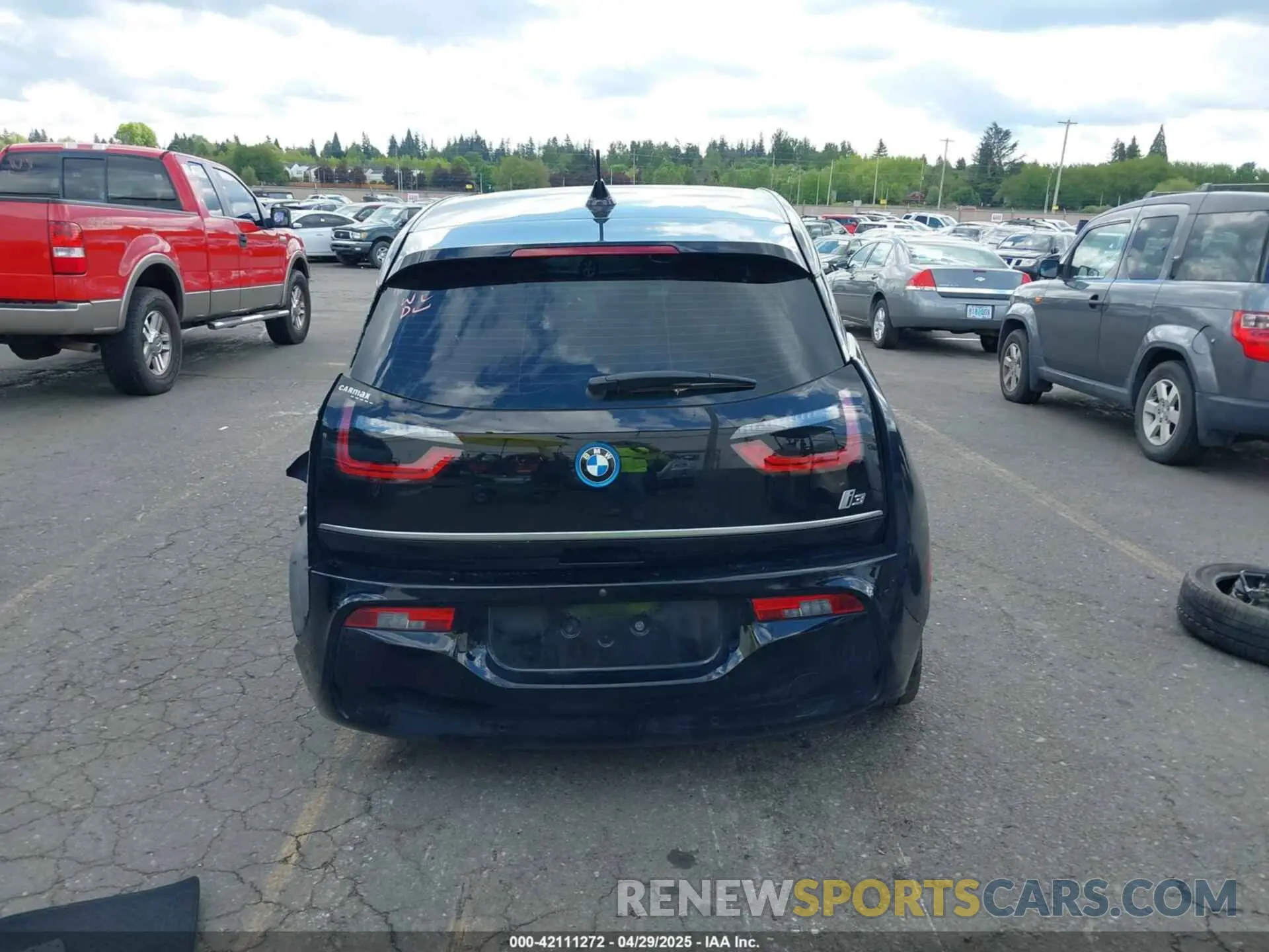 16 Photograph of a damaged car WBY8P2C52K7E60919 BMW I3 2019