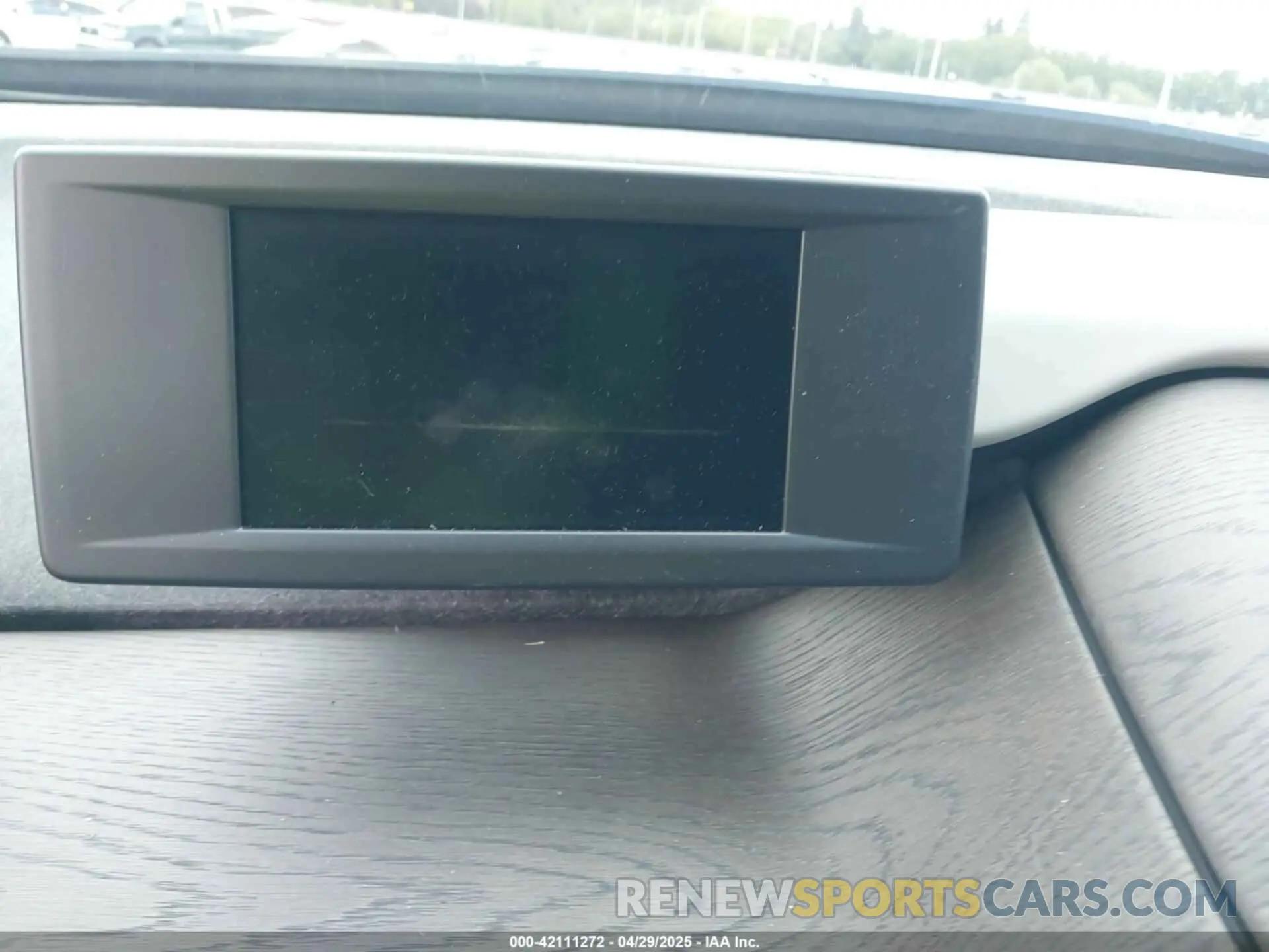 18 Photograph of a damaged car WBY8P2C52K7E60919 BMW I3 2019