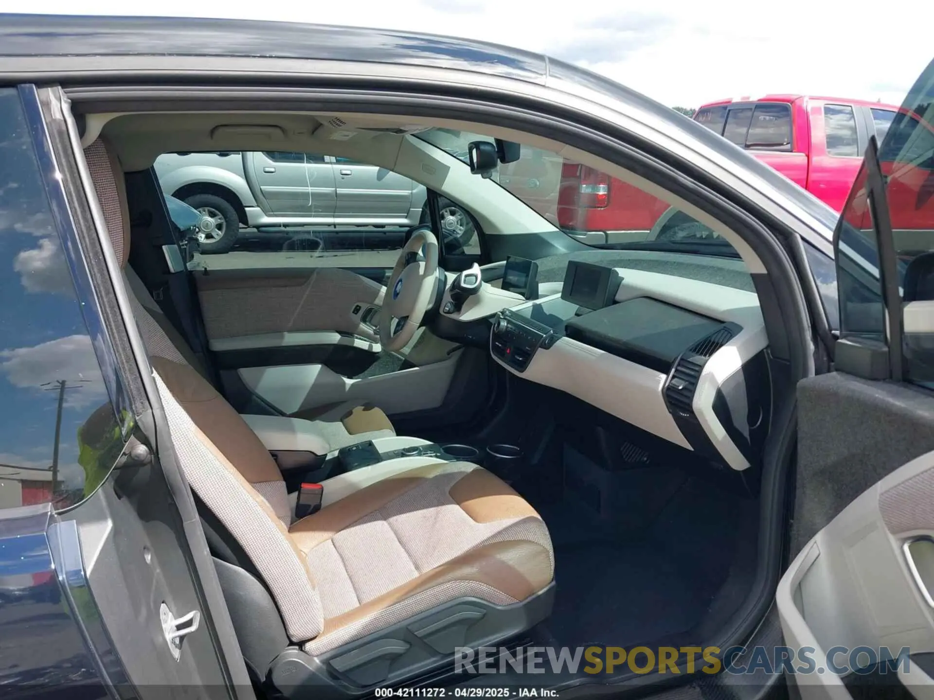 5 Photograph of a damaged car WBY8P2C52K7E60919 BMW I3 2019