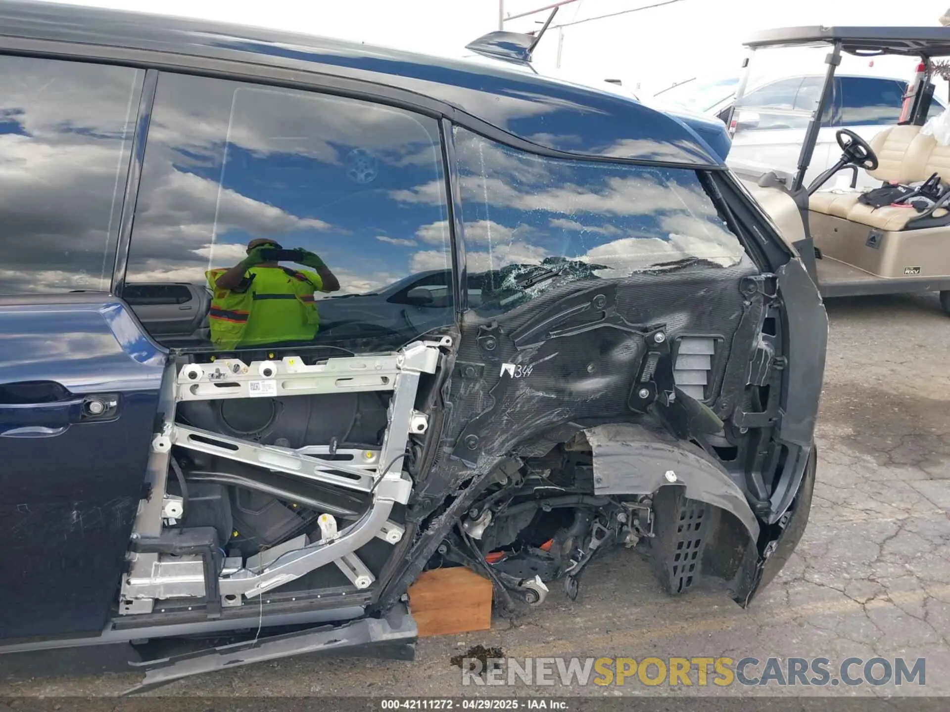 6 Photograph of a damaged car WBY8P2C52K7E60919 BMW I3 2019
