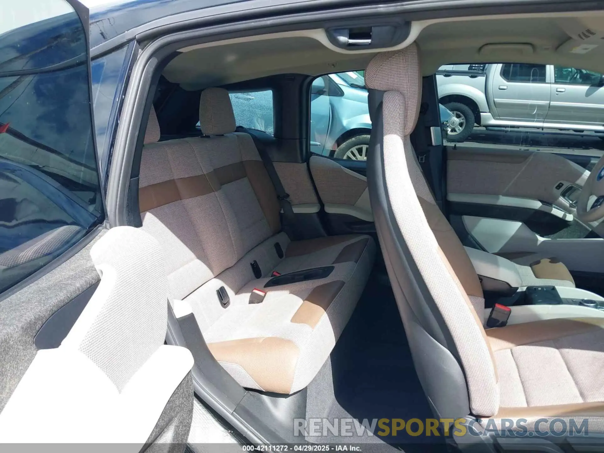 8 Photograph of a damaged car WBY8P2C52K7E60919 BMW I3 2019