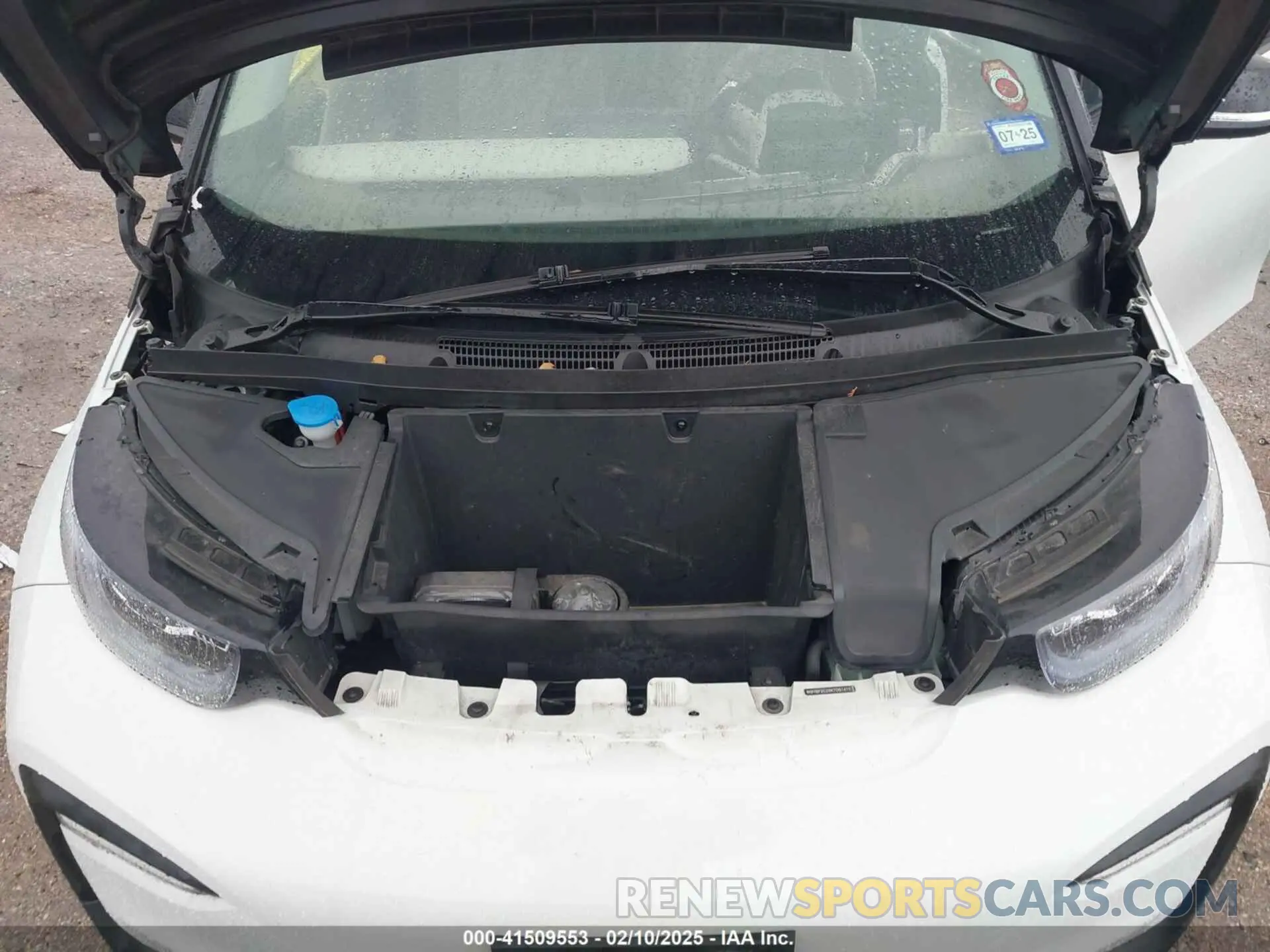 10 Photograph of a damaged car WBY8P2C59K7D97415 BMW I3 2019