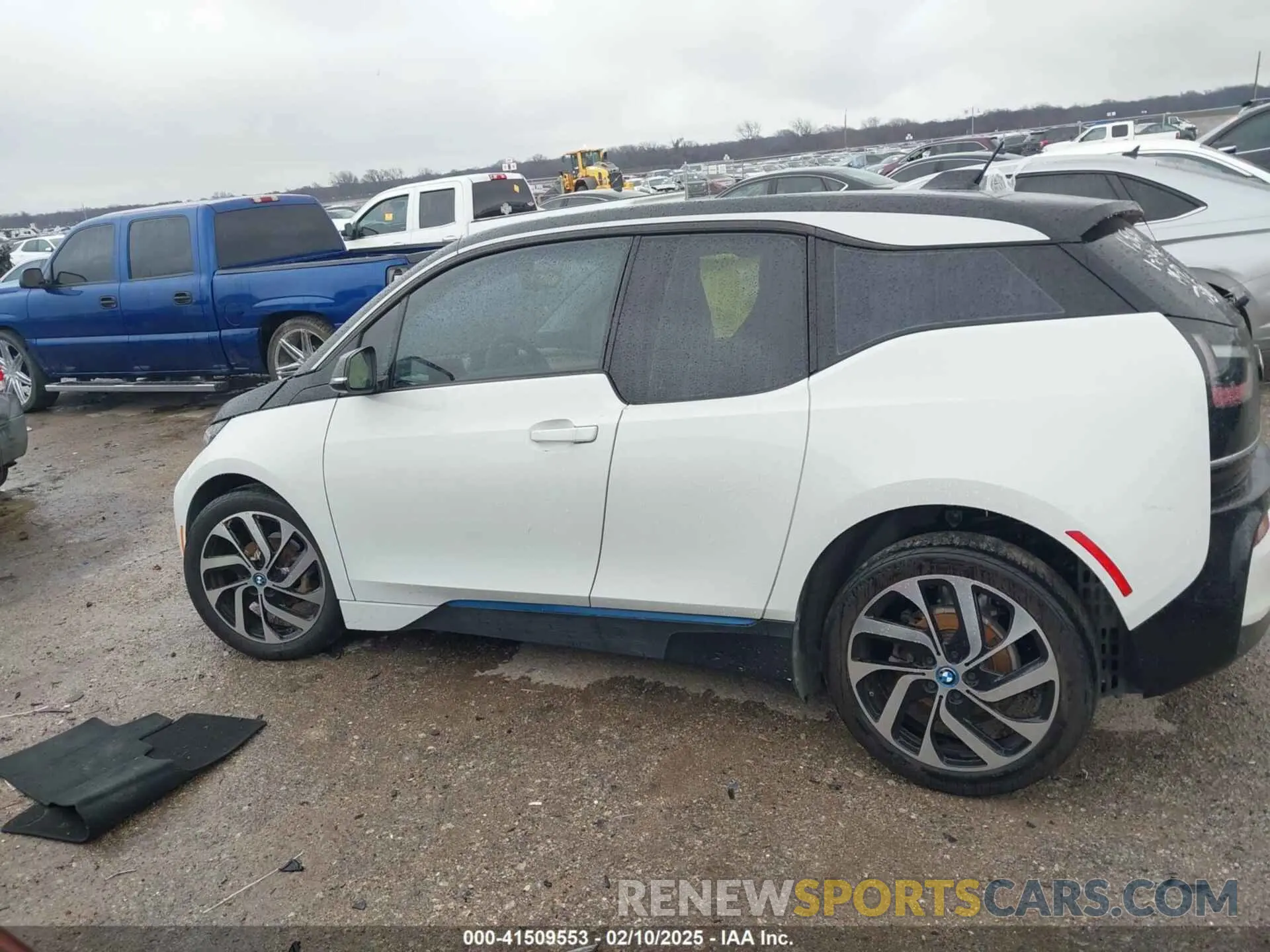 14 Photograph of a damaged car WBY8P2C59K7D97415 BMW I3 2019