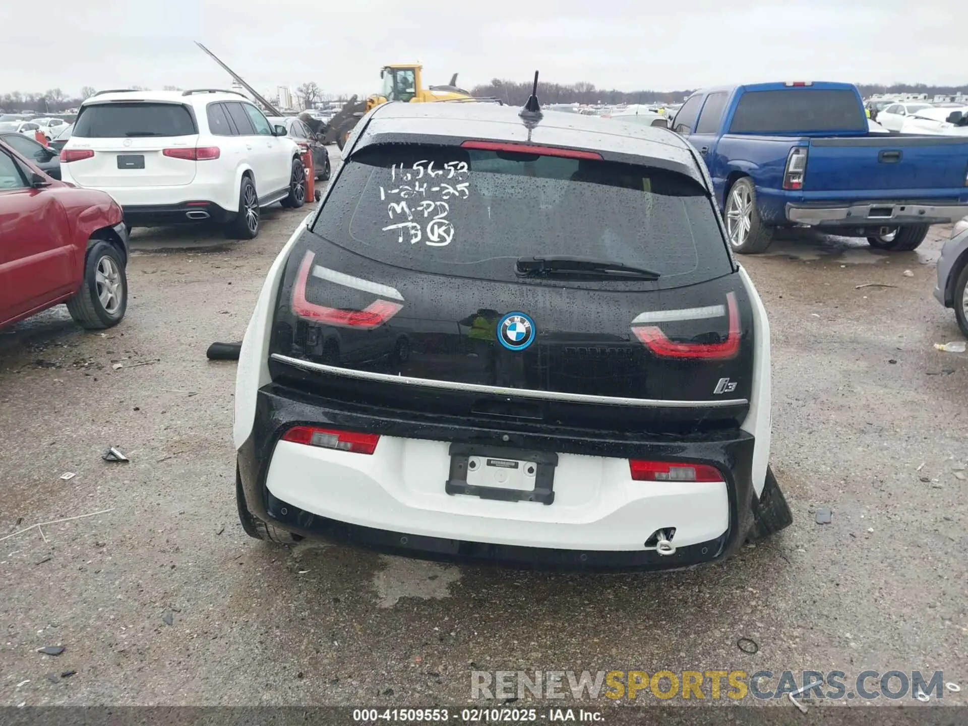 16 Photograph of a damaged car WBY8P2C59K7D97415 BMW I3 2019