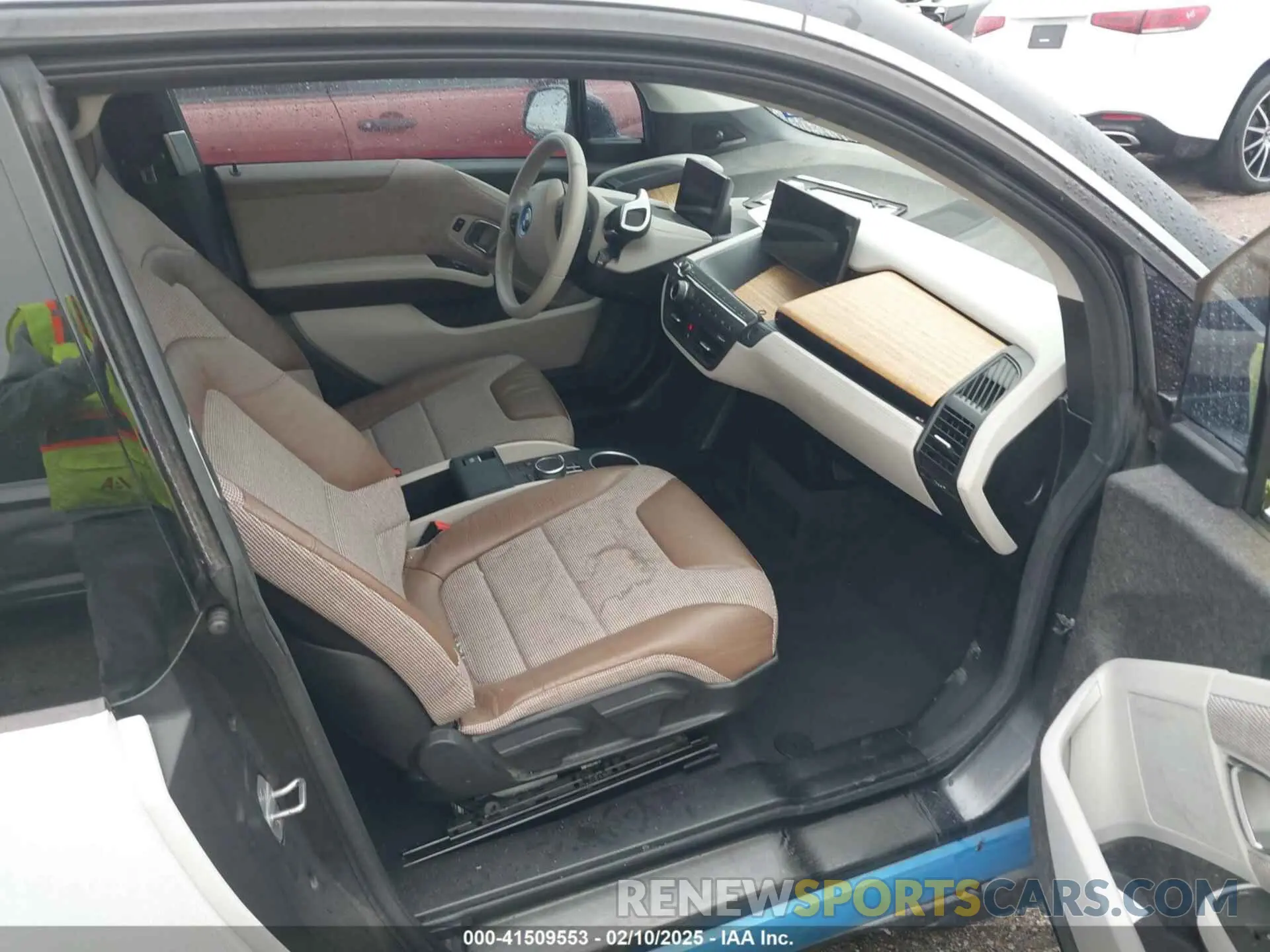 5 Photograph of a damaged car WBY8P2C59K7D97415 BMW I3 2019
