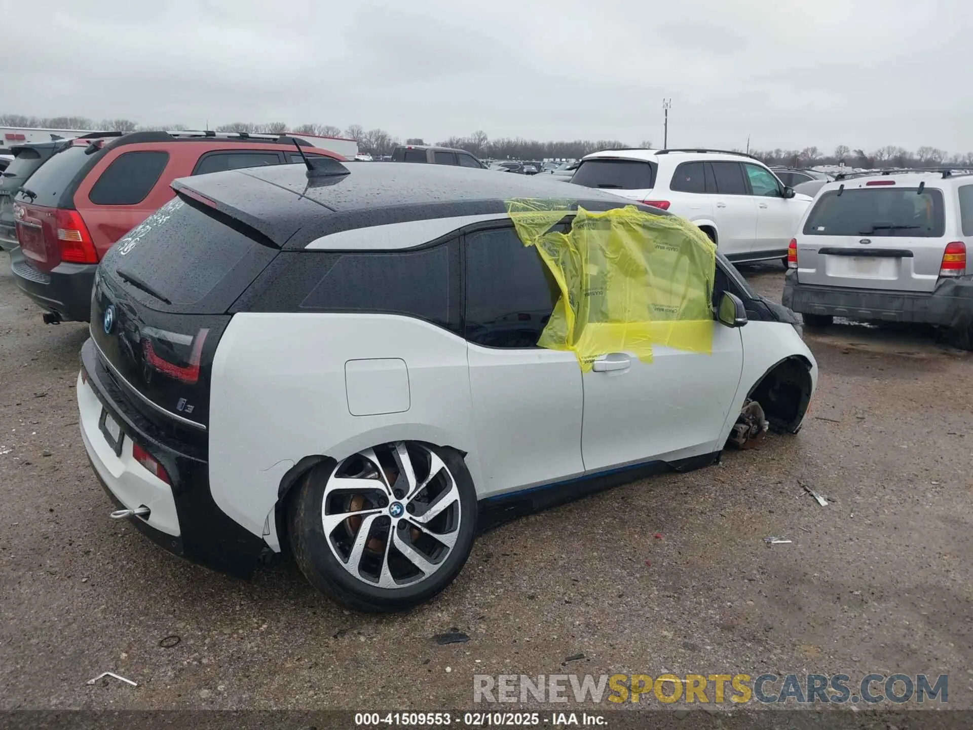 6 Photograph of a damaged car WBY8P2C59K7D97415 BMW I3 2019