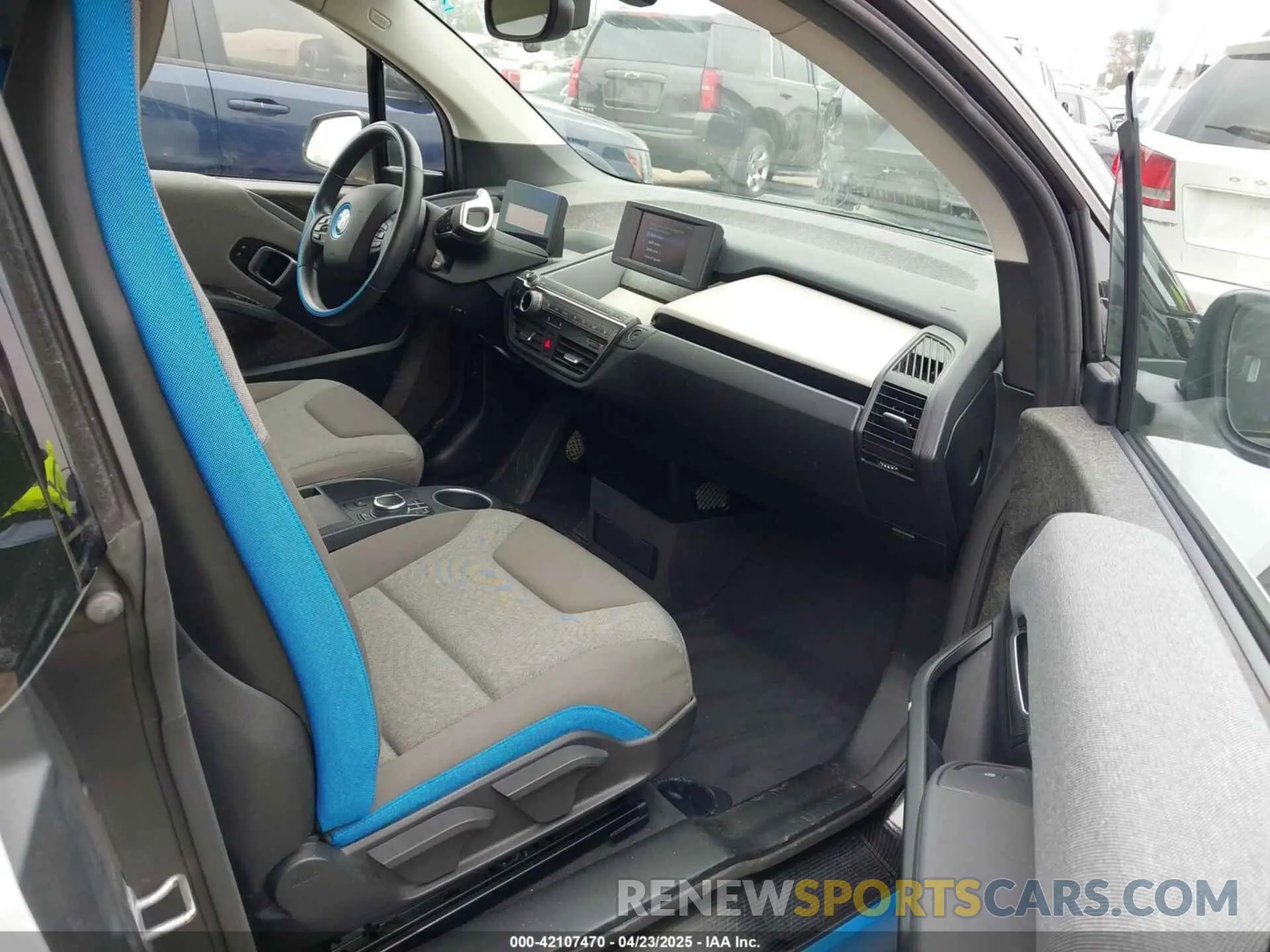5 Photograph of a damaged car WBY8P2C59K7E72503 BMW I3 2019
