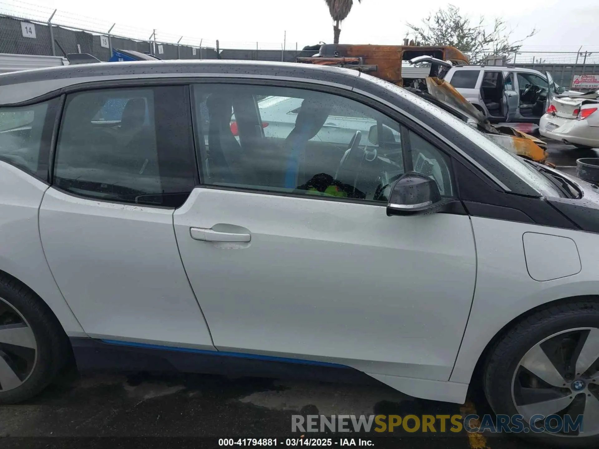 13 Фотография поврежденного автомобиля WBY8P4C58K7E53825 BMW I3 2019