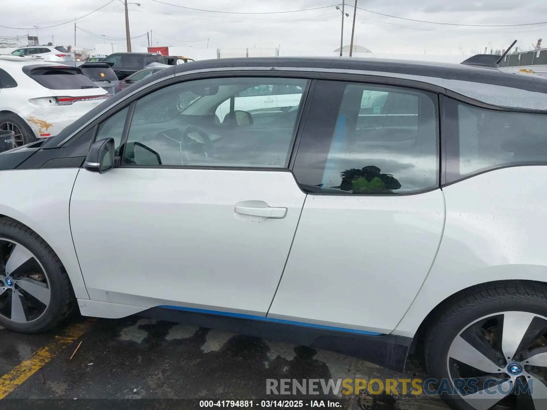 14 Фотография поврежденного автомобиля WBY8P4C58K7E53825 BMW I3 2019