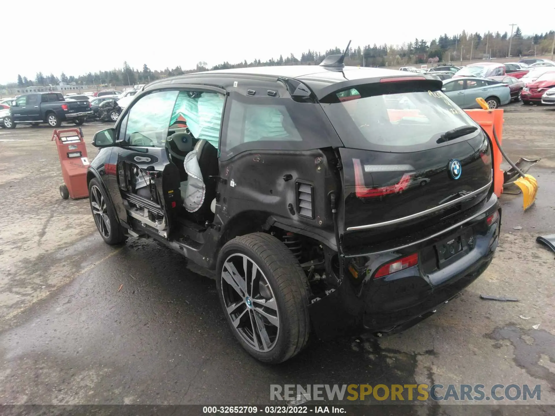 3 Photograph of a damaged car WBY8P8C55K7E78866 BMW I3 2019