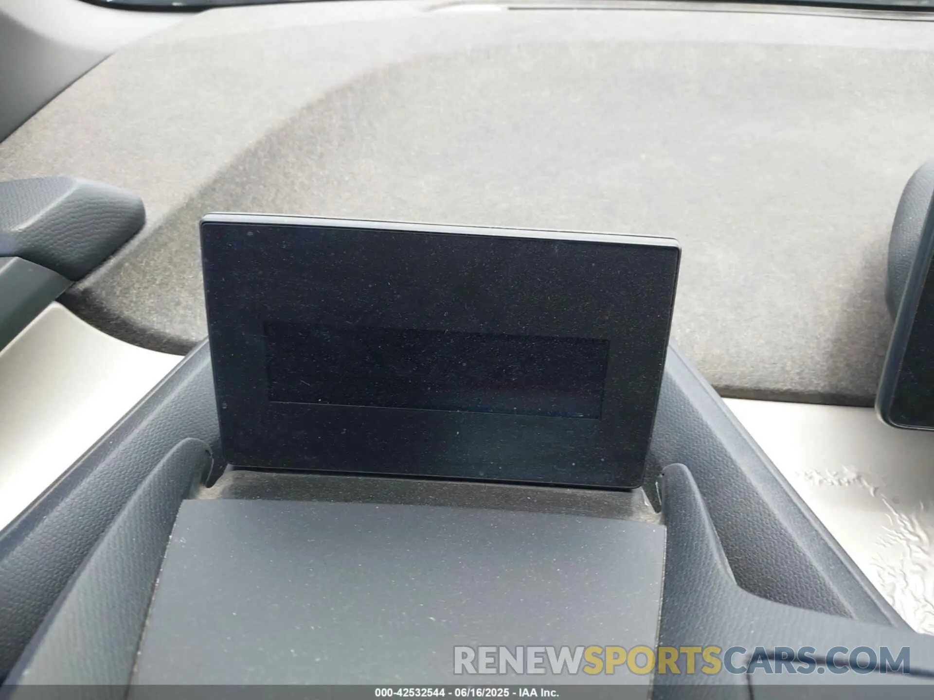 15 Photograph of a damaged car WBY8P6C52K7D94279 BMW I3S 2019