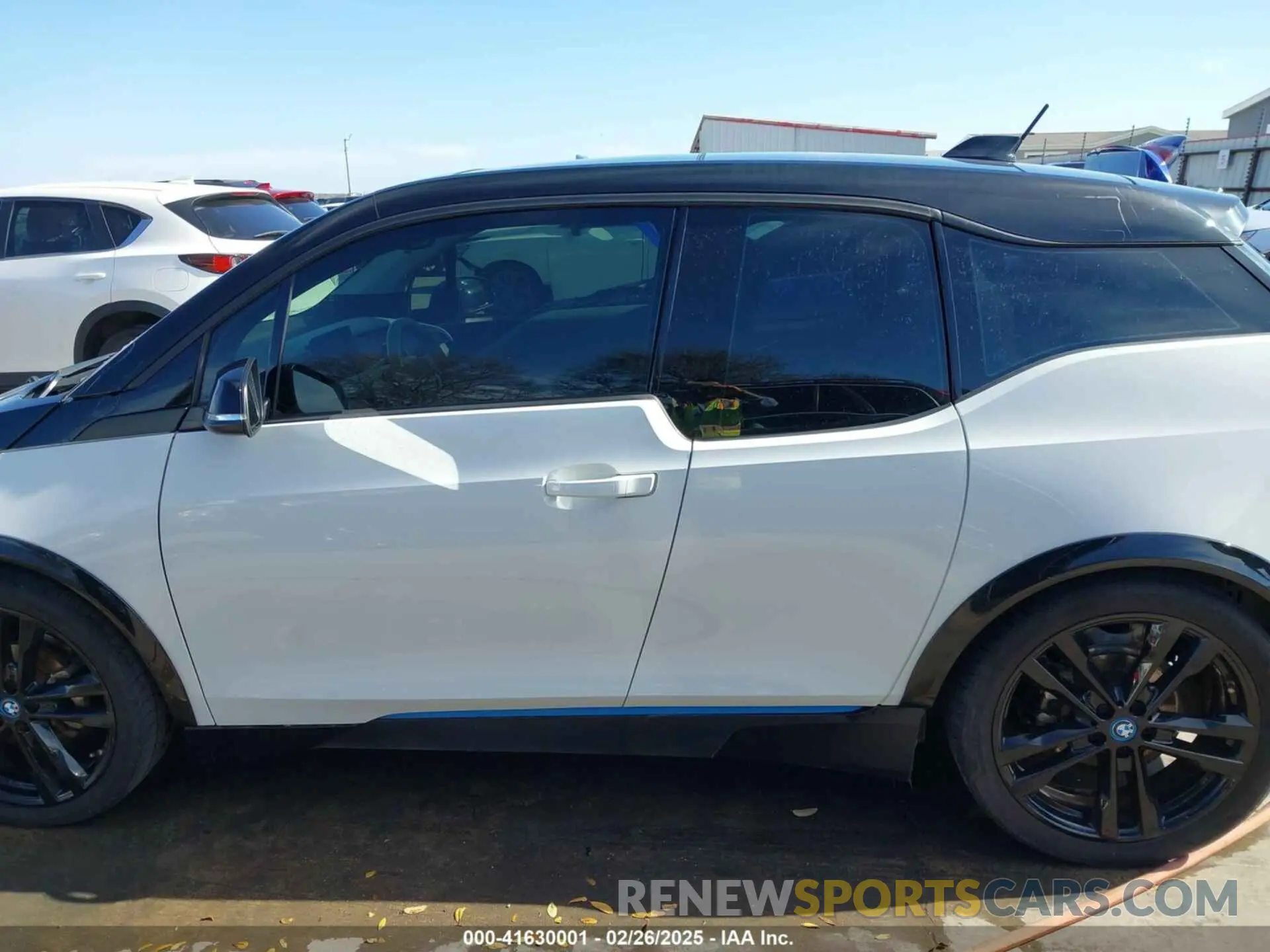 14 Photograph of a damaged car WBY8P8C51K7E77908 BMW I3S 2019