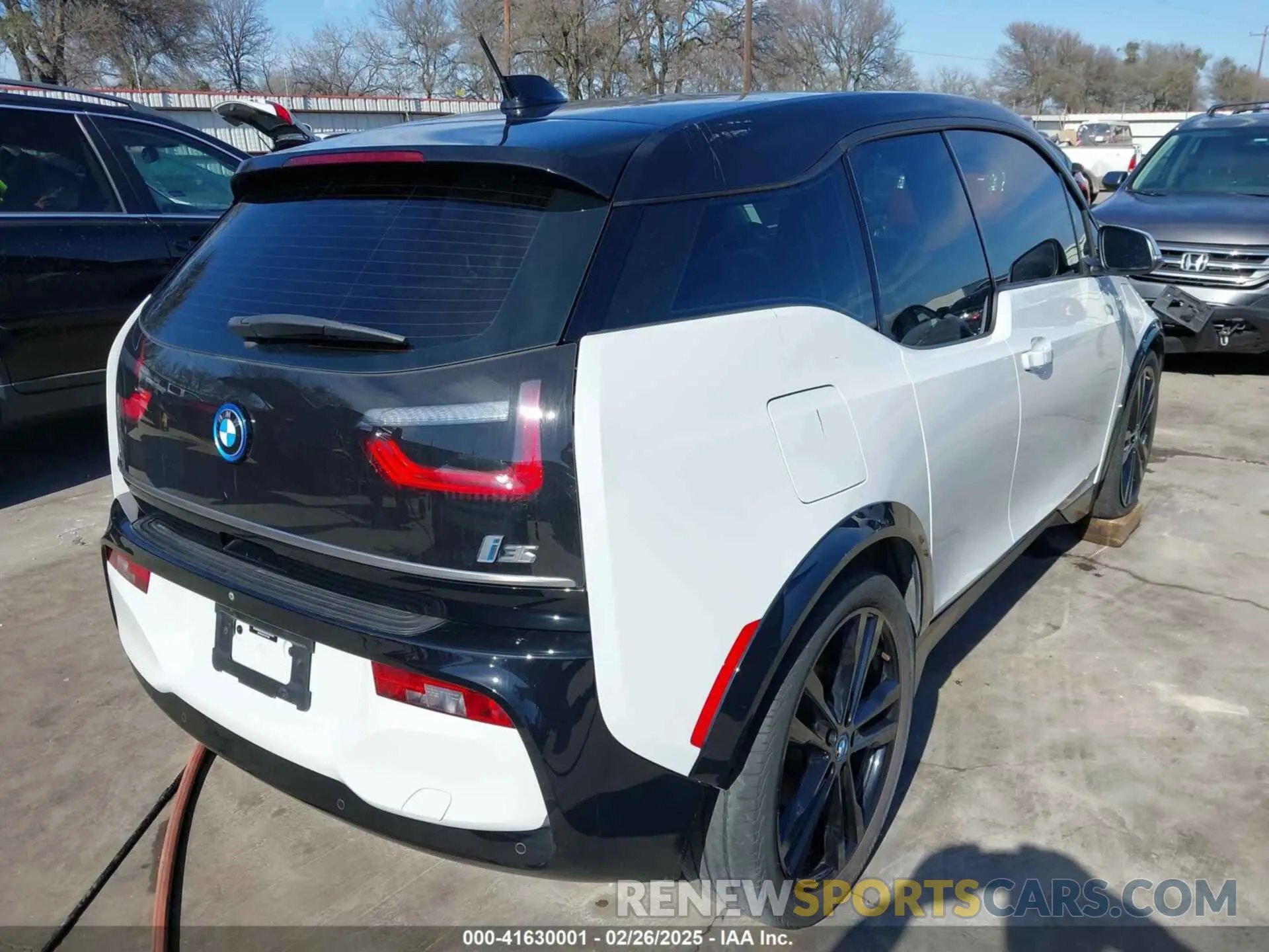 4 Photograph of a damaged car WBY8P8C51K7E77908 BMW I3S 2019