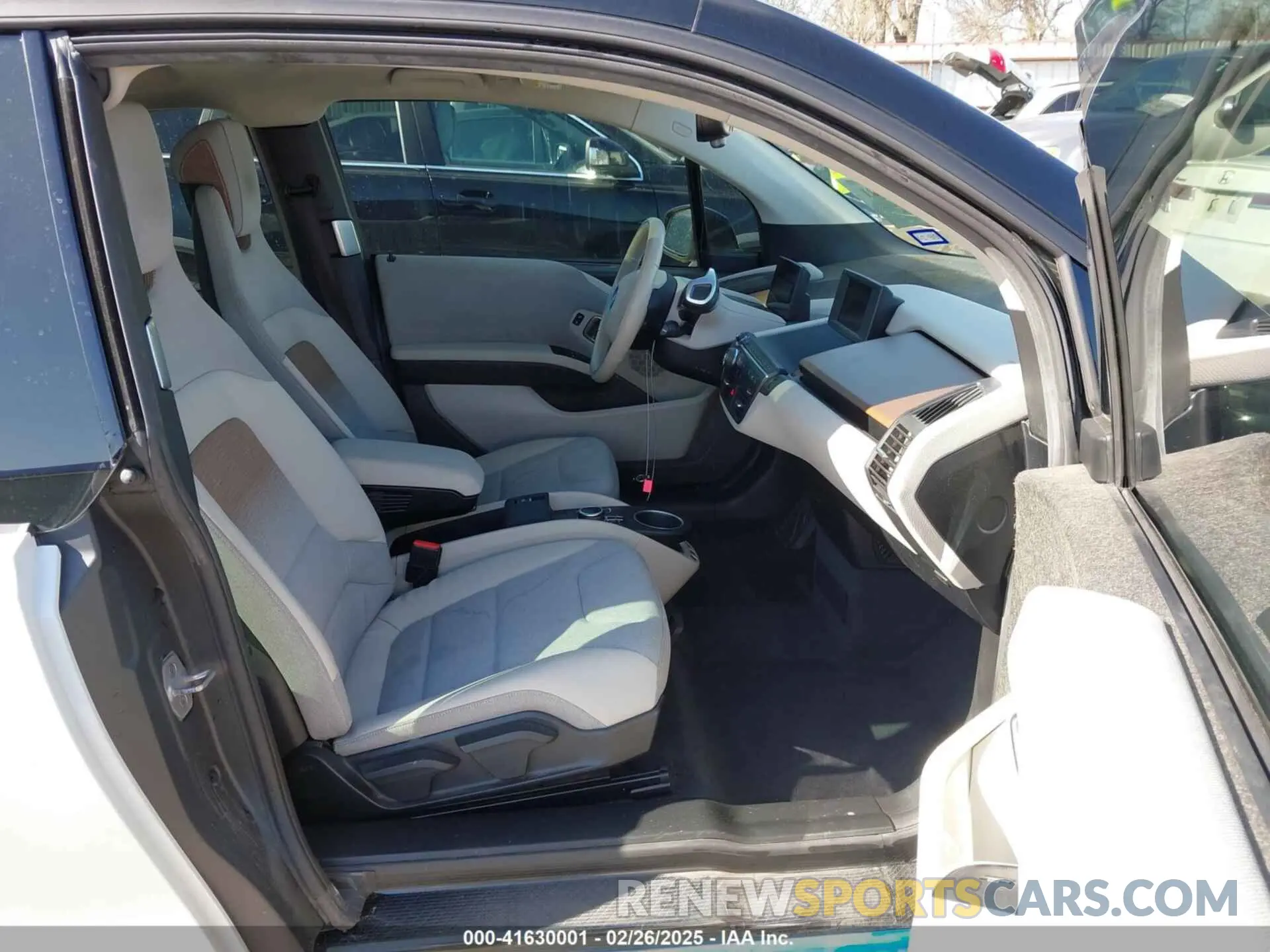 5 Photograph of a damaged car WBY8P8C51K7E77908 BMW I3S 2019