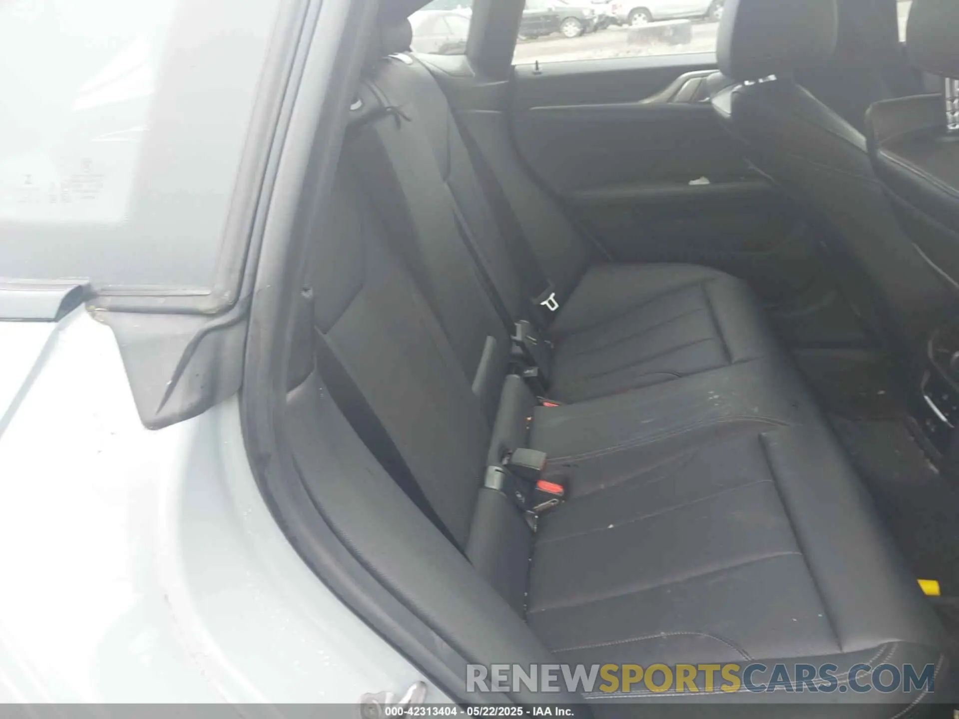 8 Photograph of a damaged car WBY73AW00NFN14842 BMW I4 2022
