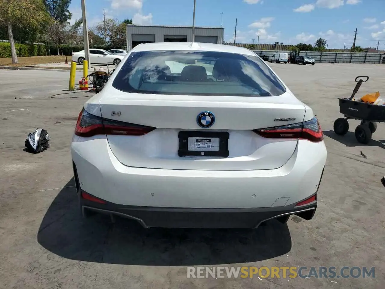 6 Photograph of a damaged car WBY43AW0XPFP76986 BMW I4 EDRIVE 2023