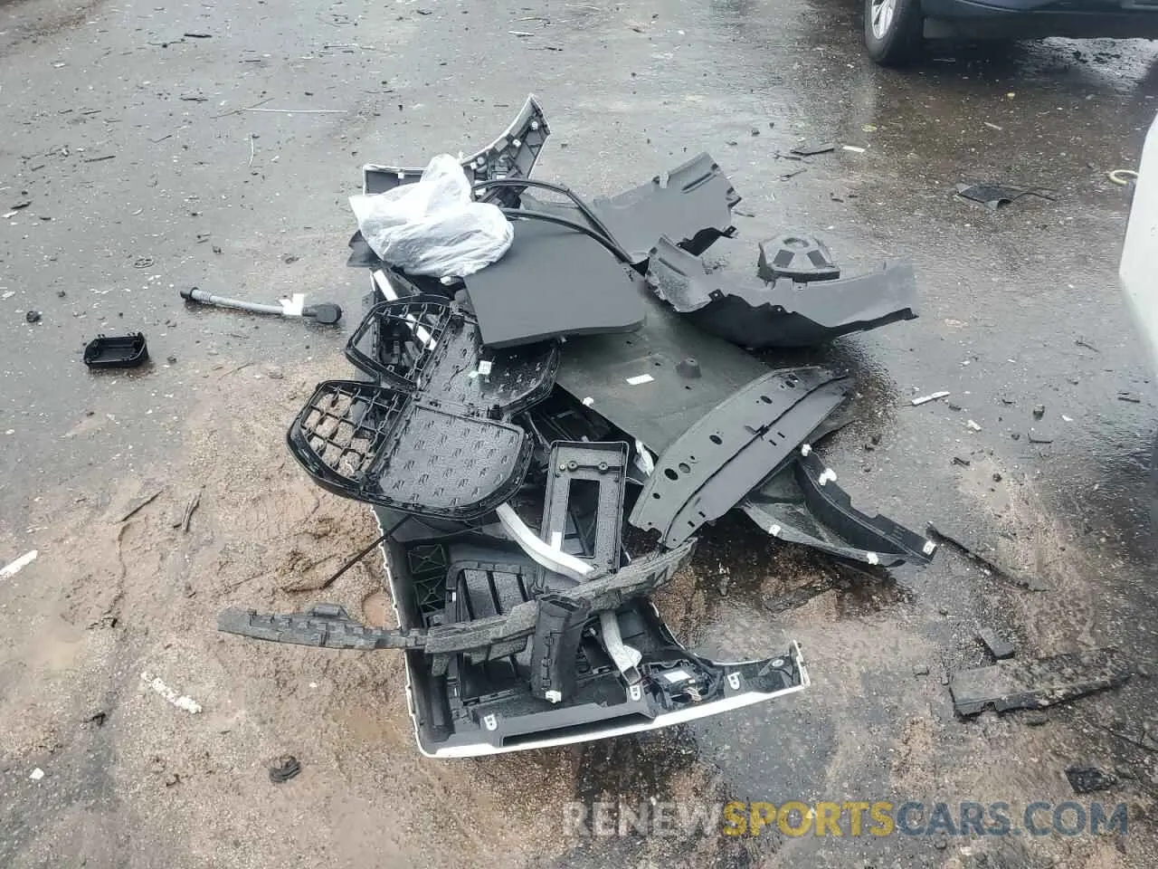 12 Фотография поврежденного автомобиля WBY73AW01PFR15450 BMW I4 EDRIVE 2023