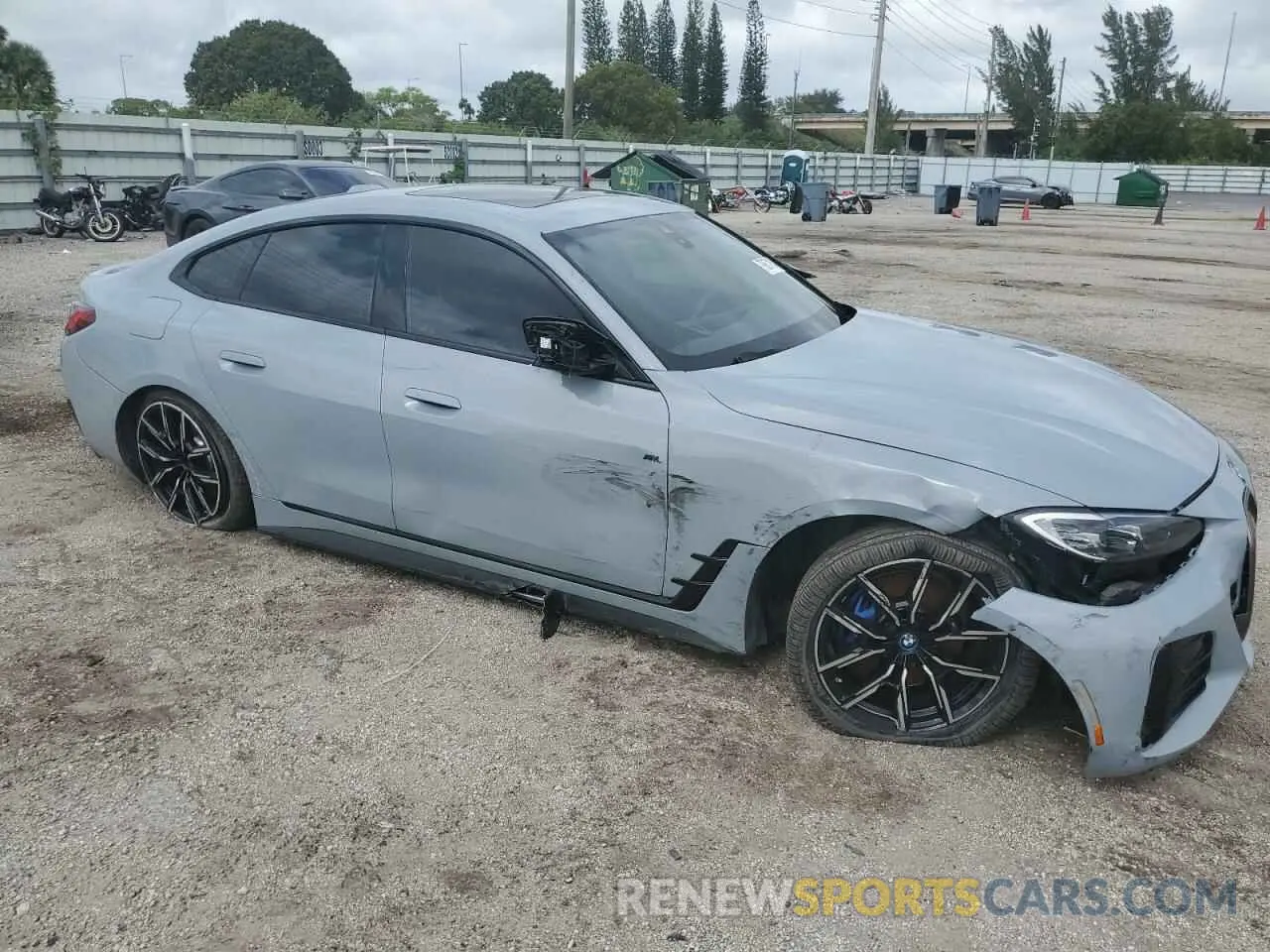 4 Photograph of a damaged car WBY33AW06NFM50076 BMW I4 M50 2022