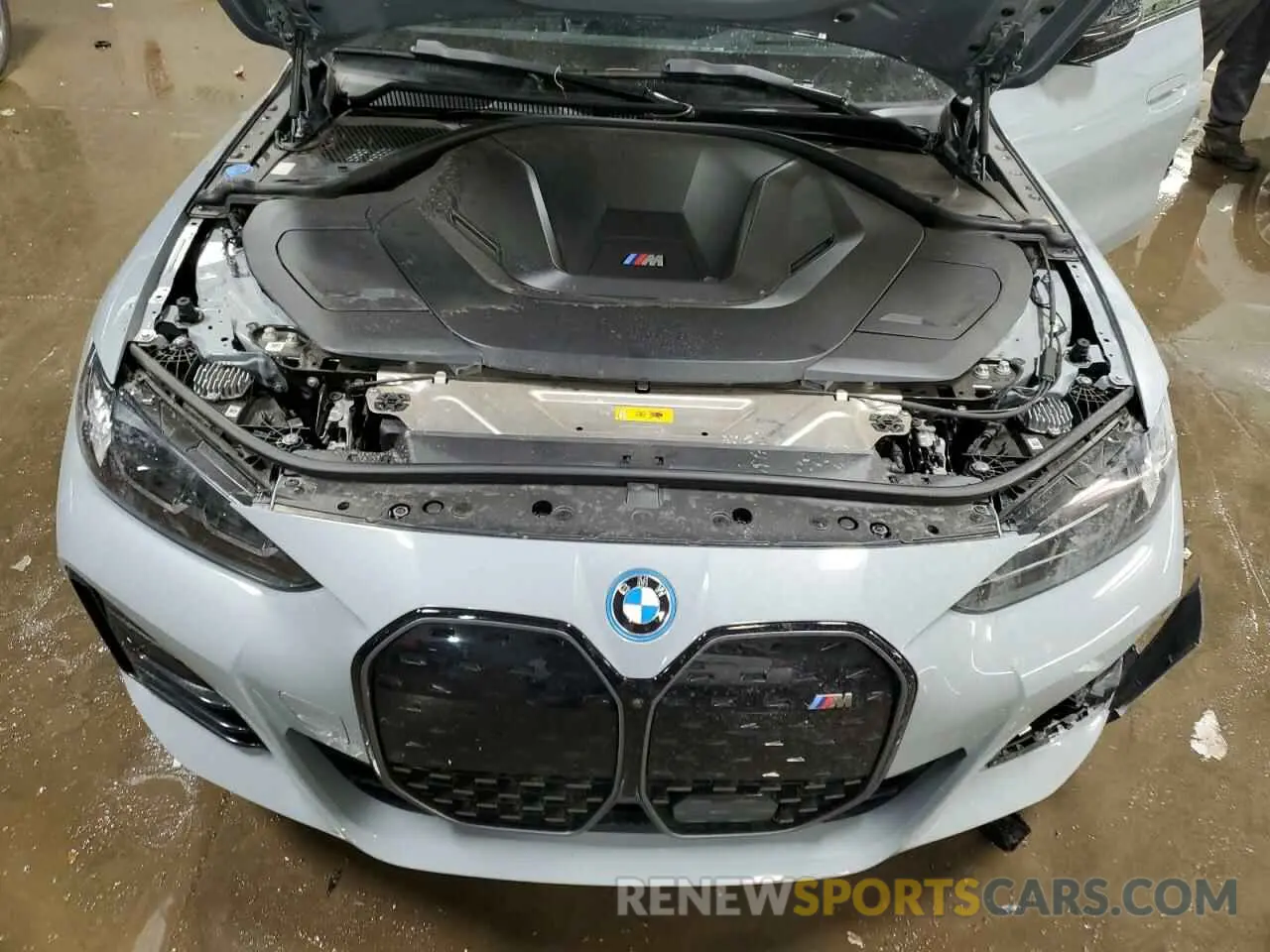 11 Фотография поврежденного автомобиля WBY33AW00PFP81013 BMW I4 M50 2023