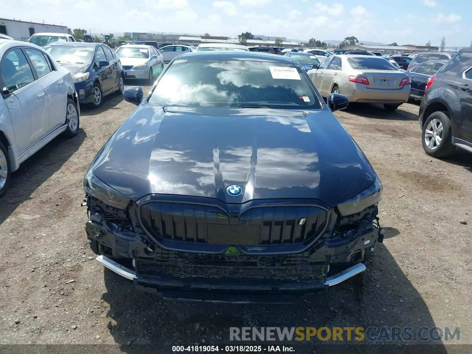 12 Фотография поврежденного автомобиля WBY33FK07RCR33103 BMW I5 2024