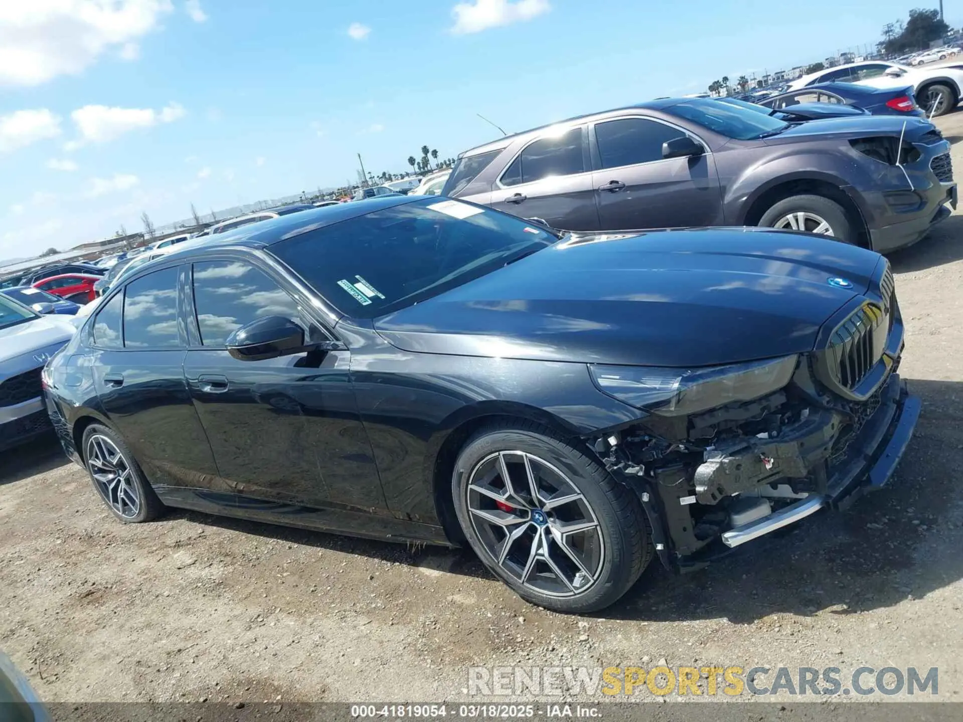 13 Фотография поврежденного автомобиля WBY33FK07RCR33103 BMW I5 2024