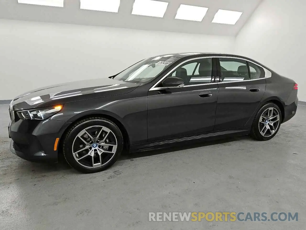 1 Фотография поврежденного автомобиля WBY33FK01RCS75486 BMW I5 EDRIVE 2024