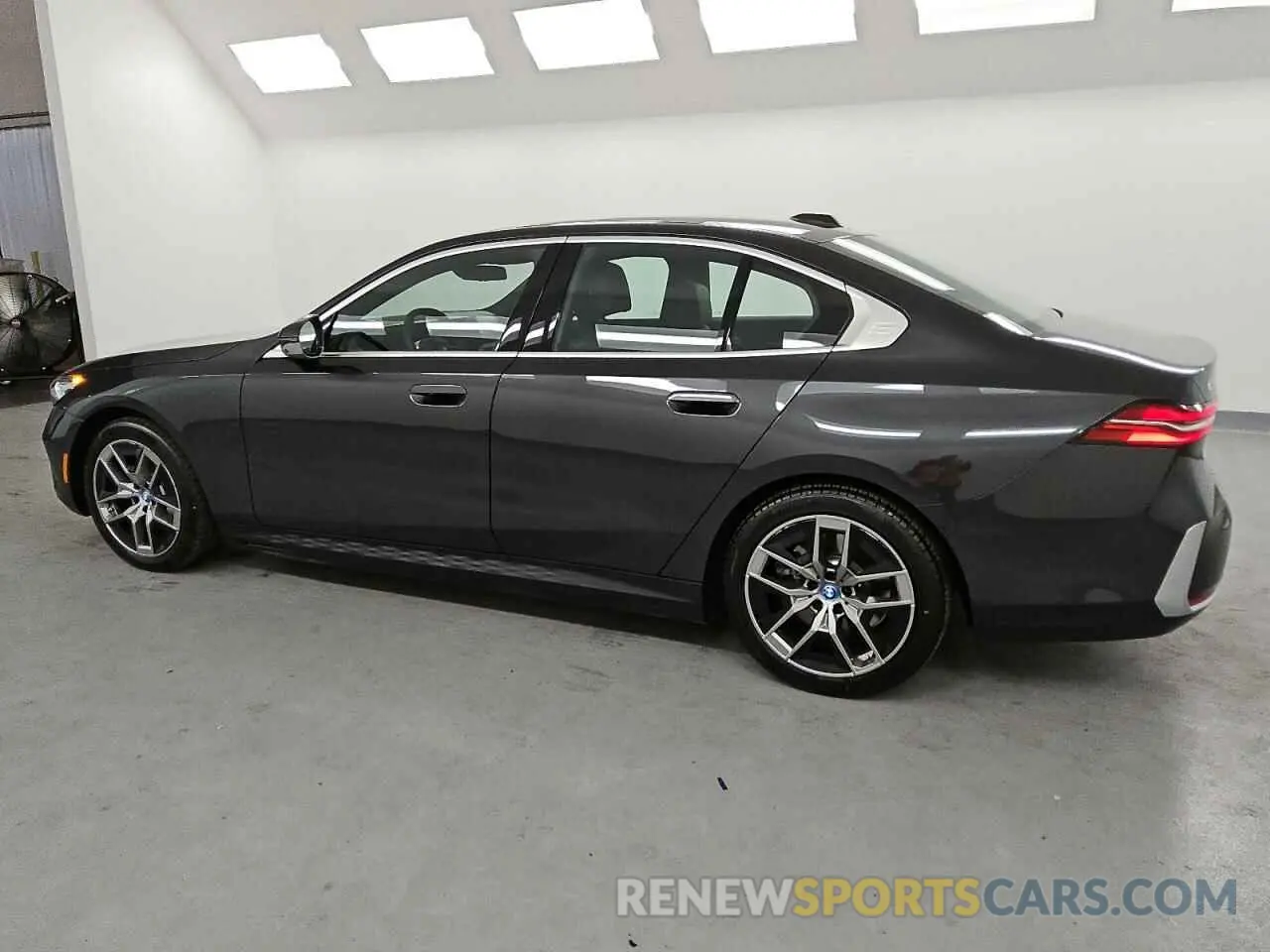 2 Фотография поврежденного автомобиля WBY33FK01RCS75486 BMW I5 EDRIVE 2024