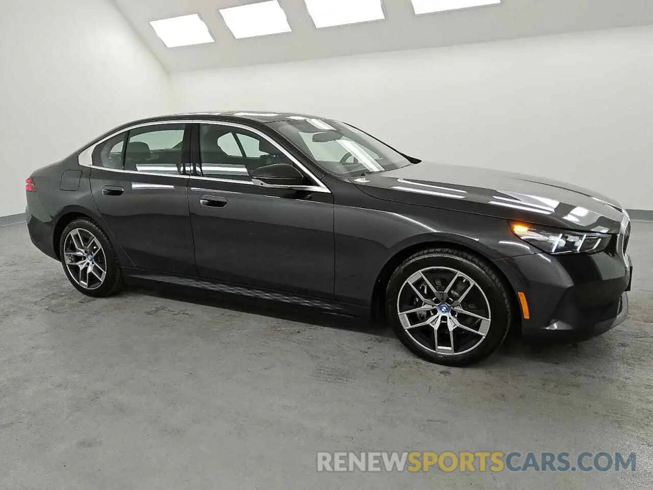 4 Фотография поврежденного автомобиля WBY33FK01RCS75486 BMW I5 EDRIVE 2024