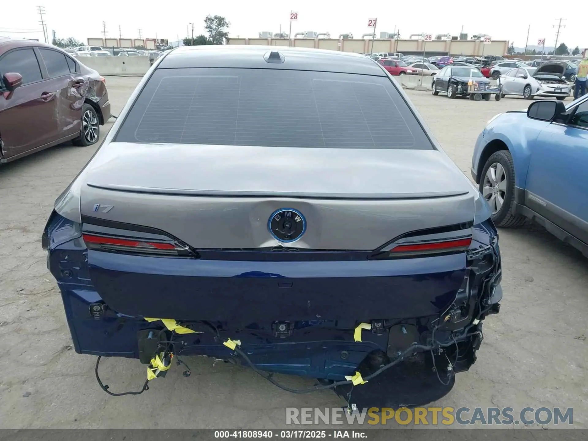 17 Фотография поврежденного автомобиля WBY53EJ05PCM97031 BMW I7 2023