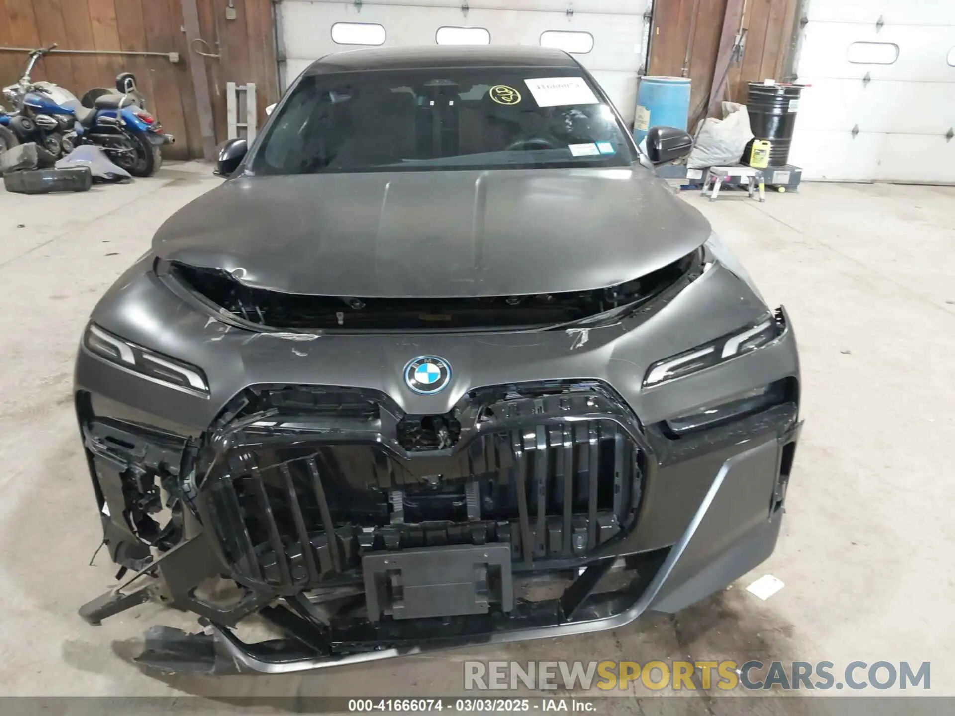 13 Фотография поврежденного автомобиля WBY53EJ07PCM80196 BMW I7 2023
