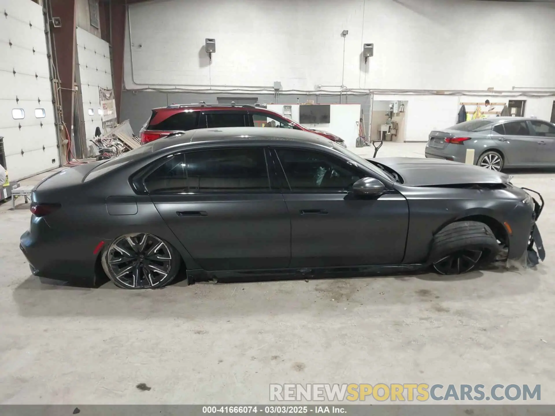 14 Фотография поврежденного автомобиля WBY53EJ07PCM80196 BMW I7 2023