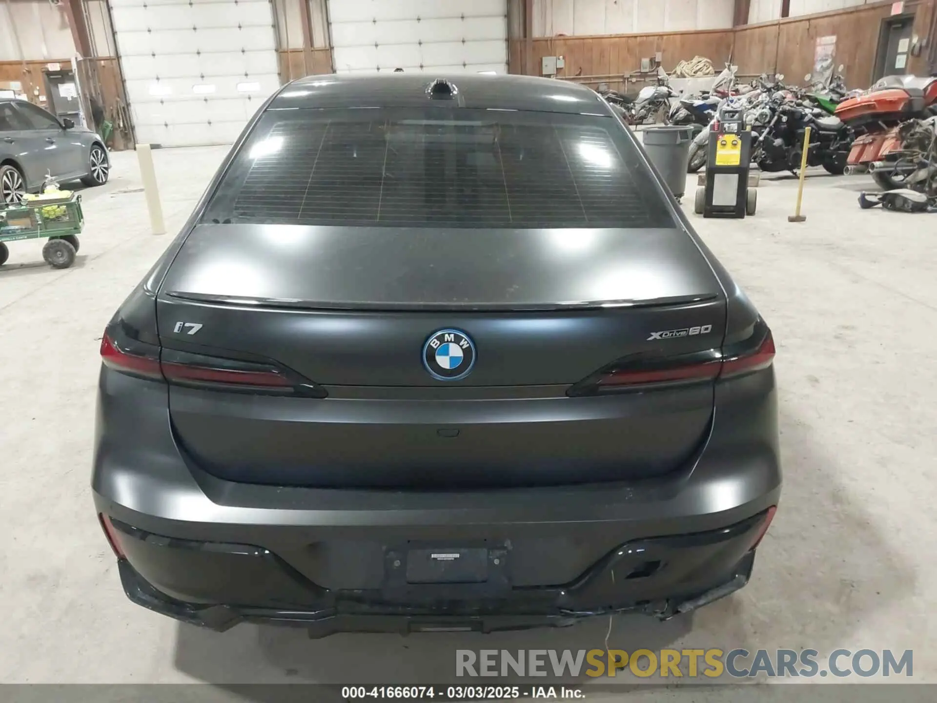 17 Фотография поврежденного автомобиля WBY53EJ07PCM80196 BMW I7 2023