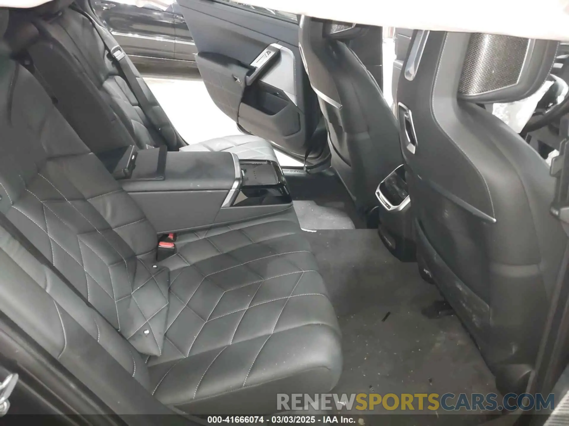 8 Фотография поврежденного автомобиля WBY53EJ07PCM80196 BMW I7 2023