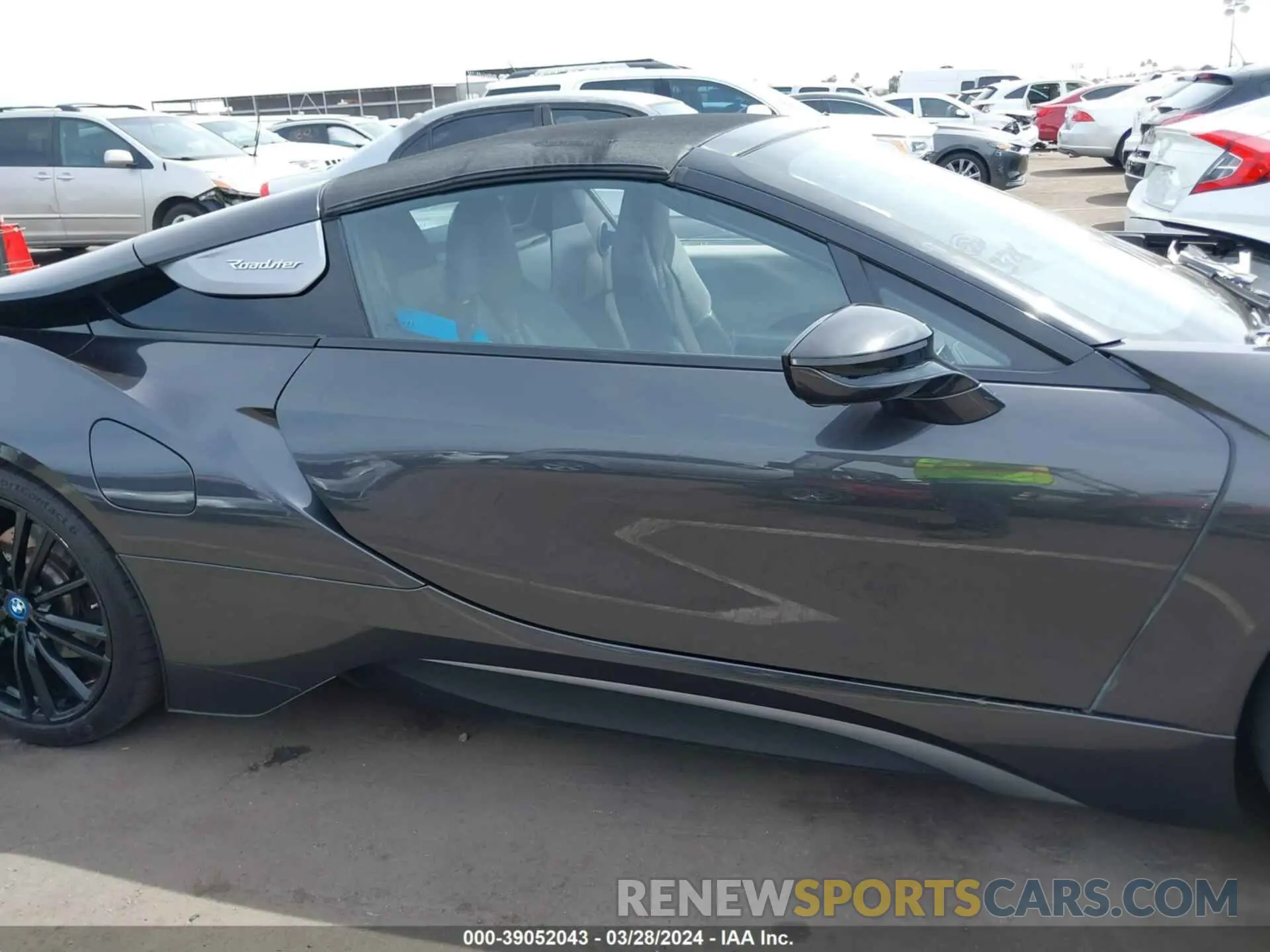 14 Photograph of a damaged car WBY2Z6C53KVG97888 BMW I8 2019