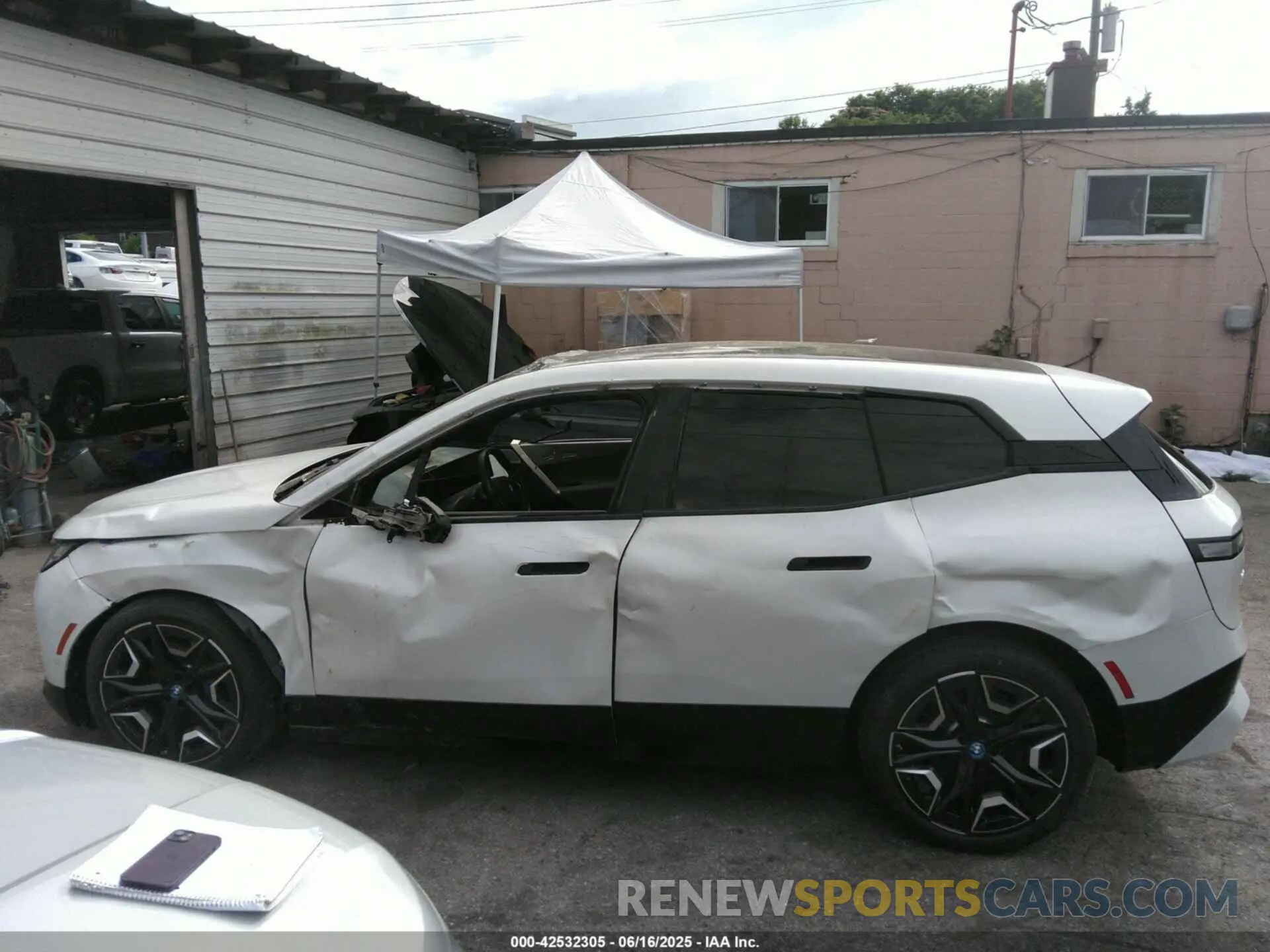 14 Photograph of a damaged car WB523CF09NCJ43040 BMW IX 2022