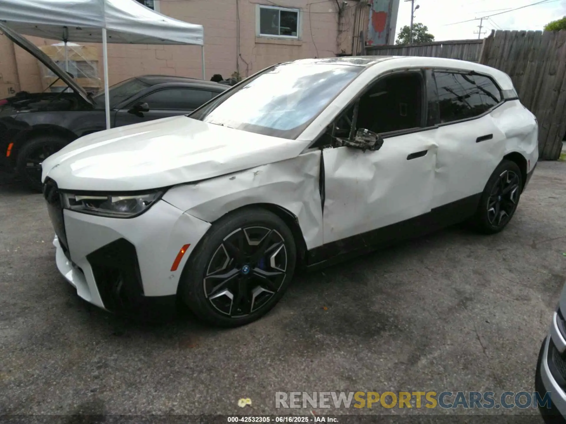 2 Photograph of a damaged car WB523CF09NCJ43040 BMW IX 2022