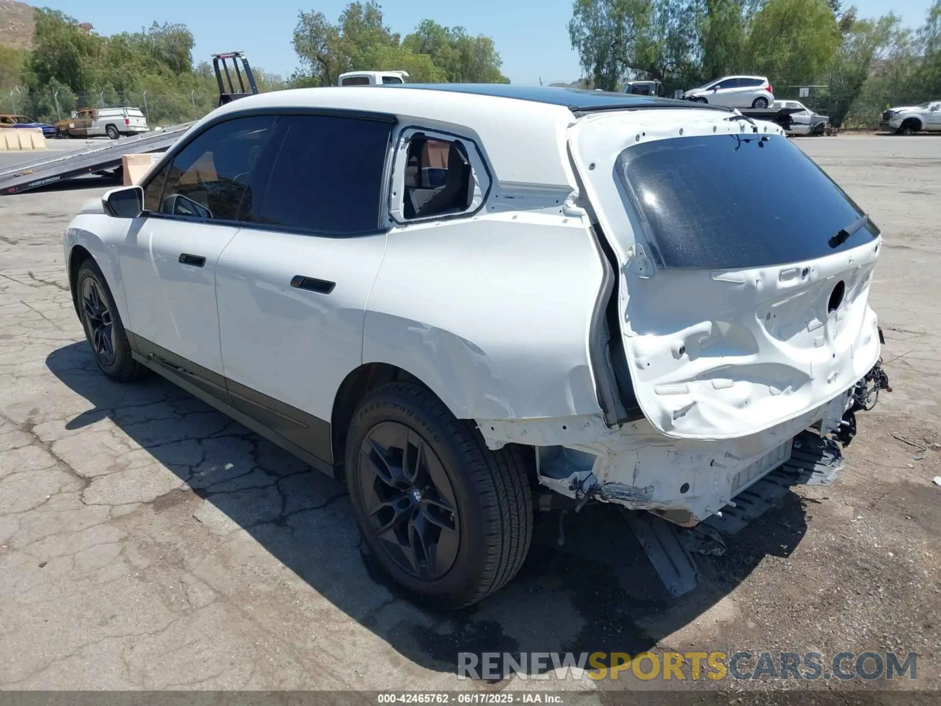 3 Фотография поврежденного автомобиля WB523CF07RCP09265 BMW IX 2024