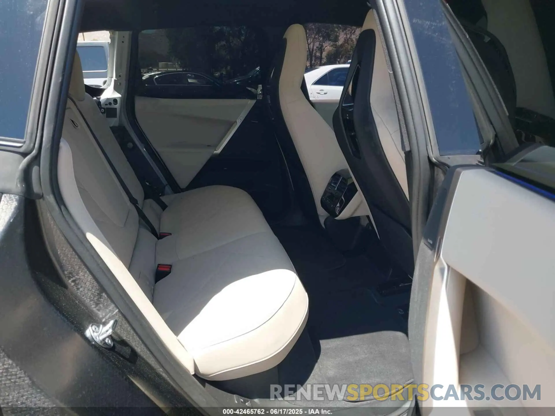 8 Фотография поврежденного автомобиля WB523CF07RCP09265 BMW IX 2024
