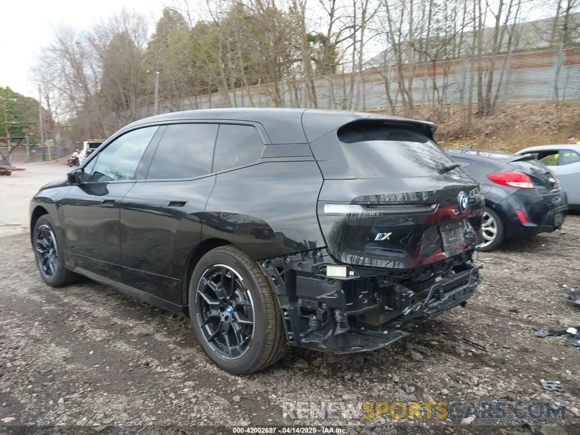 24 Фотография поврежденного автомобиля WB523CF00SCT84335 BMW IX 2025