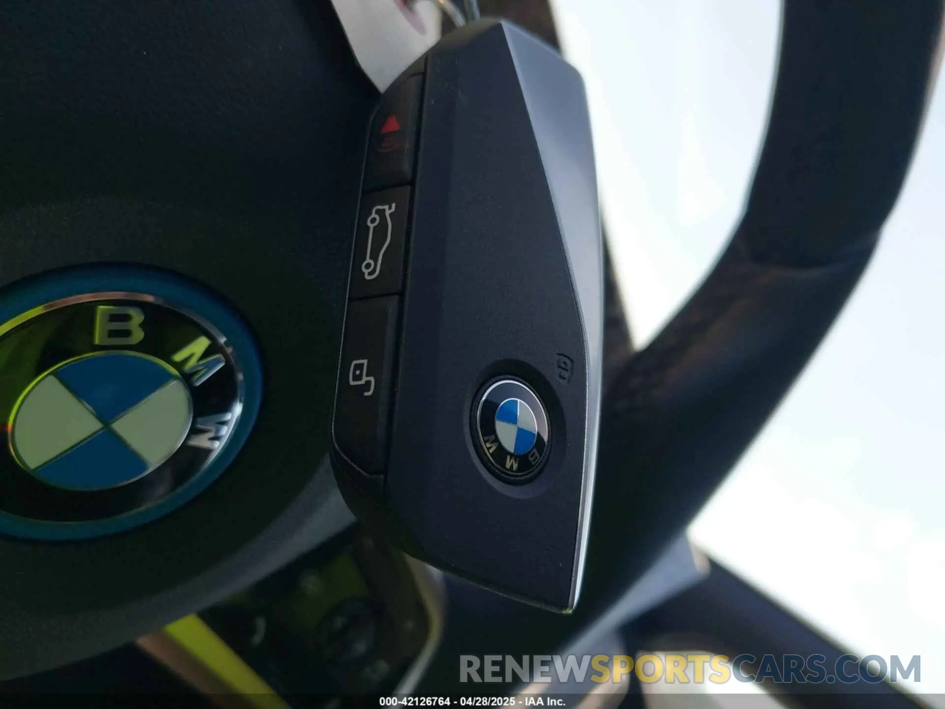 11 Фотография поврежденного автомобиля WB523CF07SCT03234 BMW IX 2025