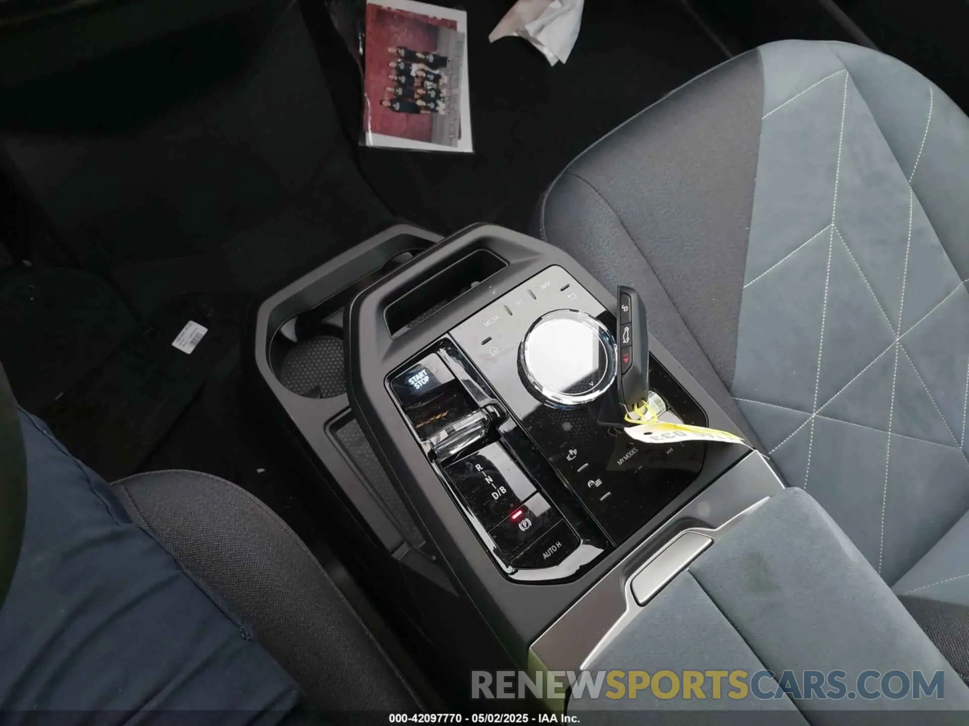 11 Фотография поврежденного автомобиля WB523CF07SCT32782 BMW IX 2025
