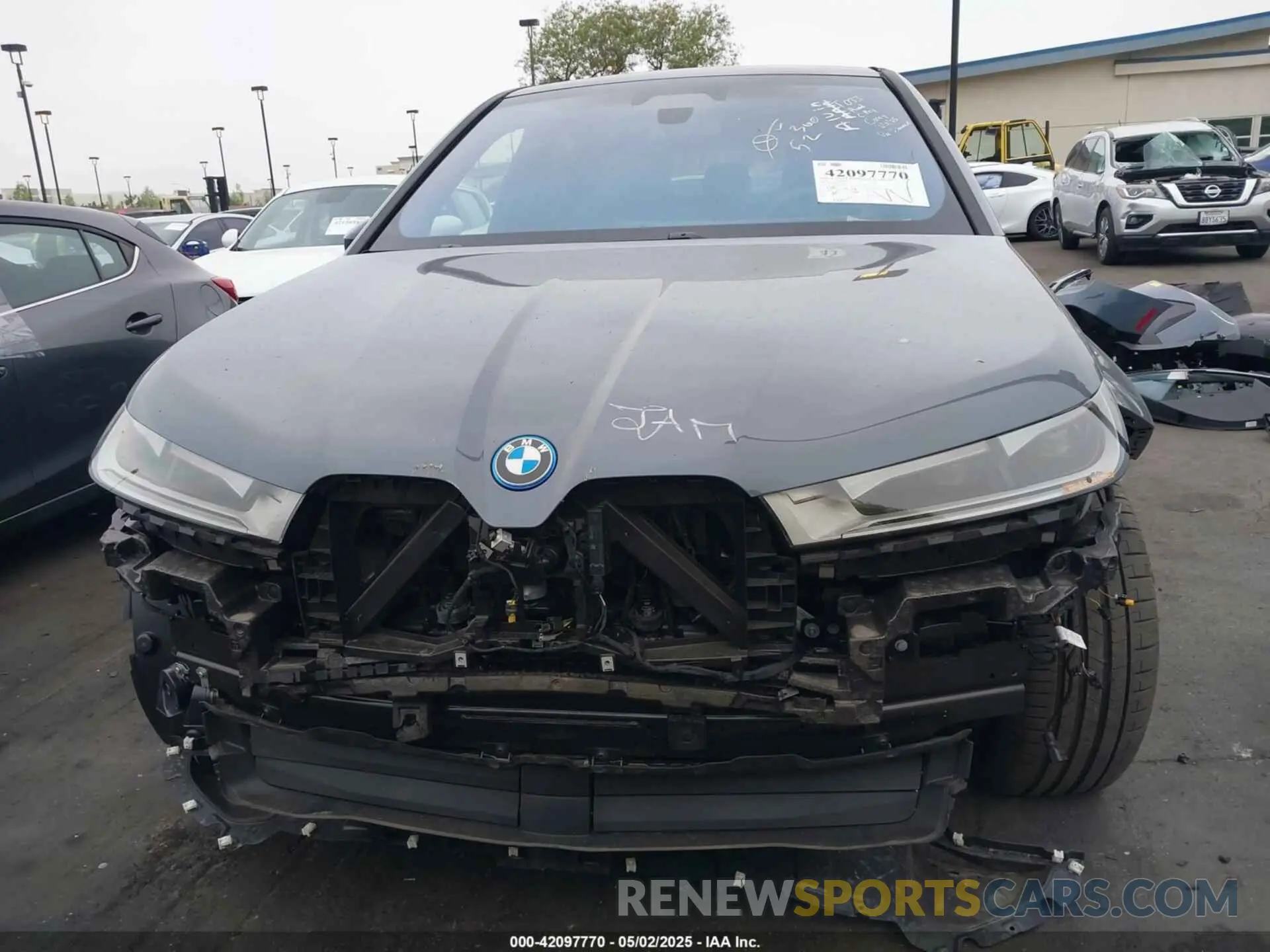 13 Фотография поврежденного автомобиля WB523CF07SCT32782 BMW IX 2025