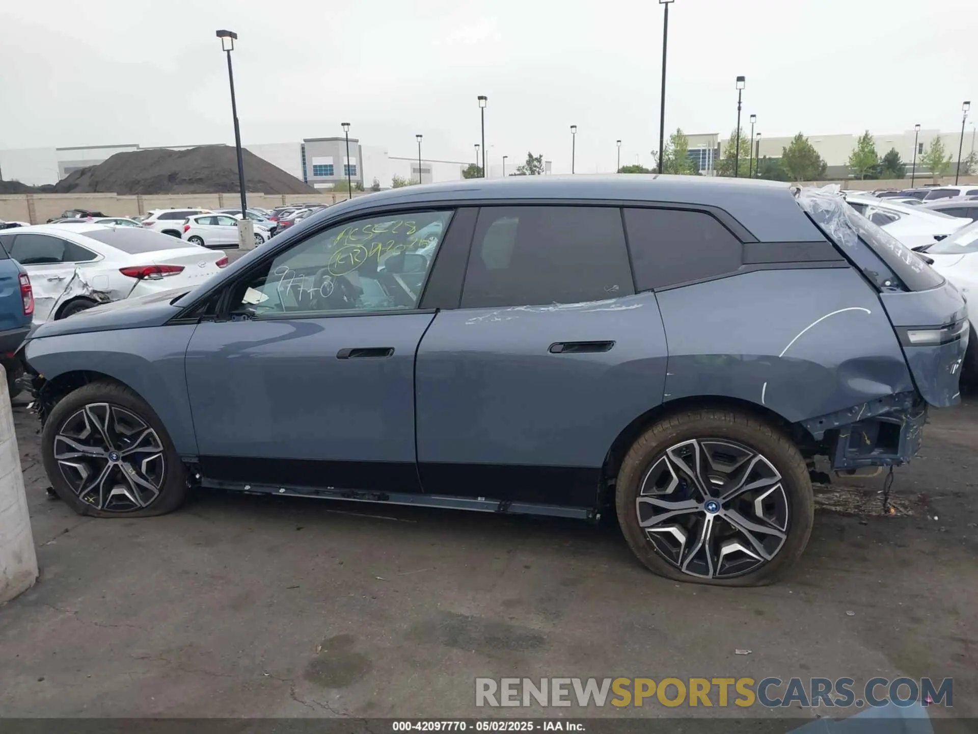 15 Фотография поврежденного автомобиля WB523CF07SCT32782 BMW IX 2025